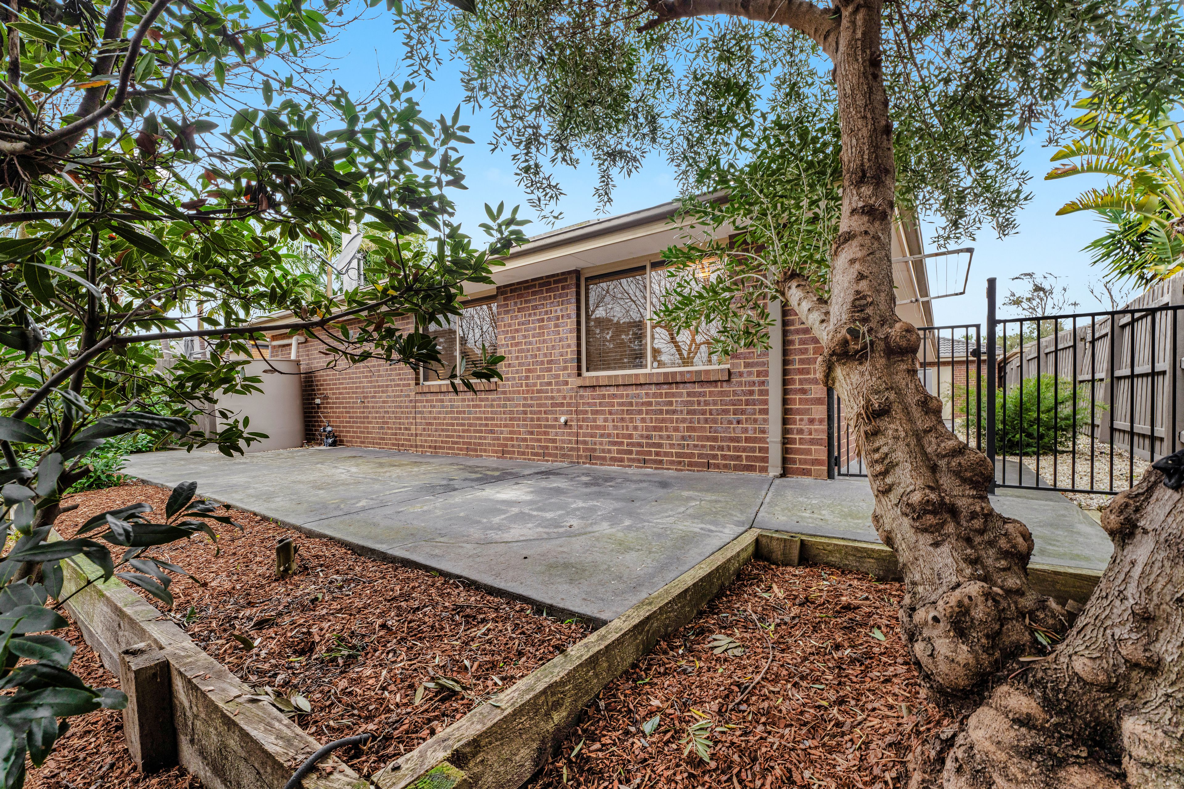 16 Bawden Street — photo 19 of 24