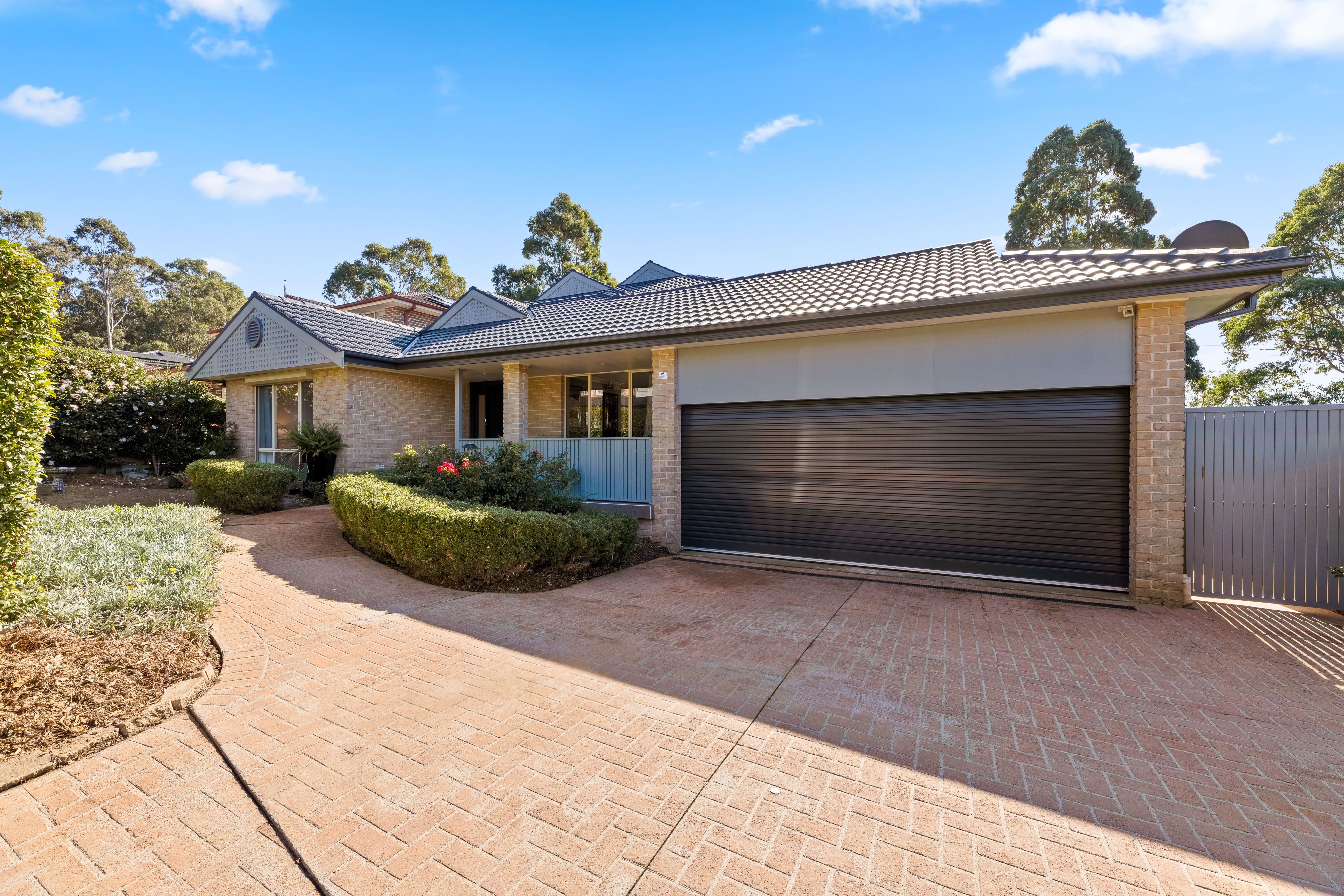 19 The Woods Circuit, Menai, NSW 2234 - Sold House - Ray White ...