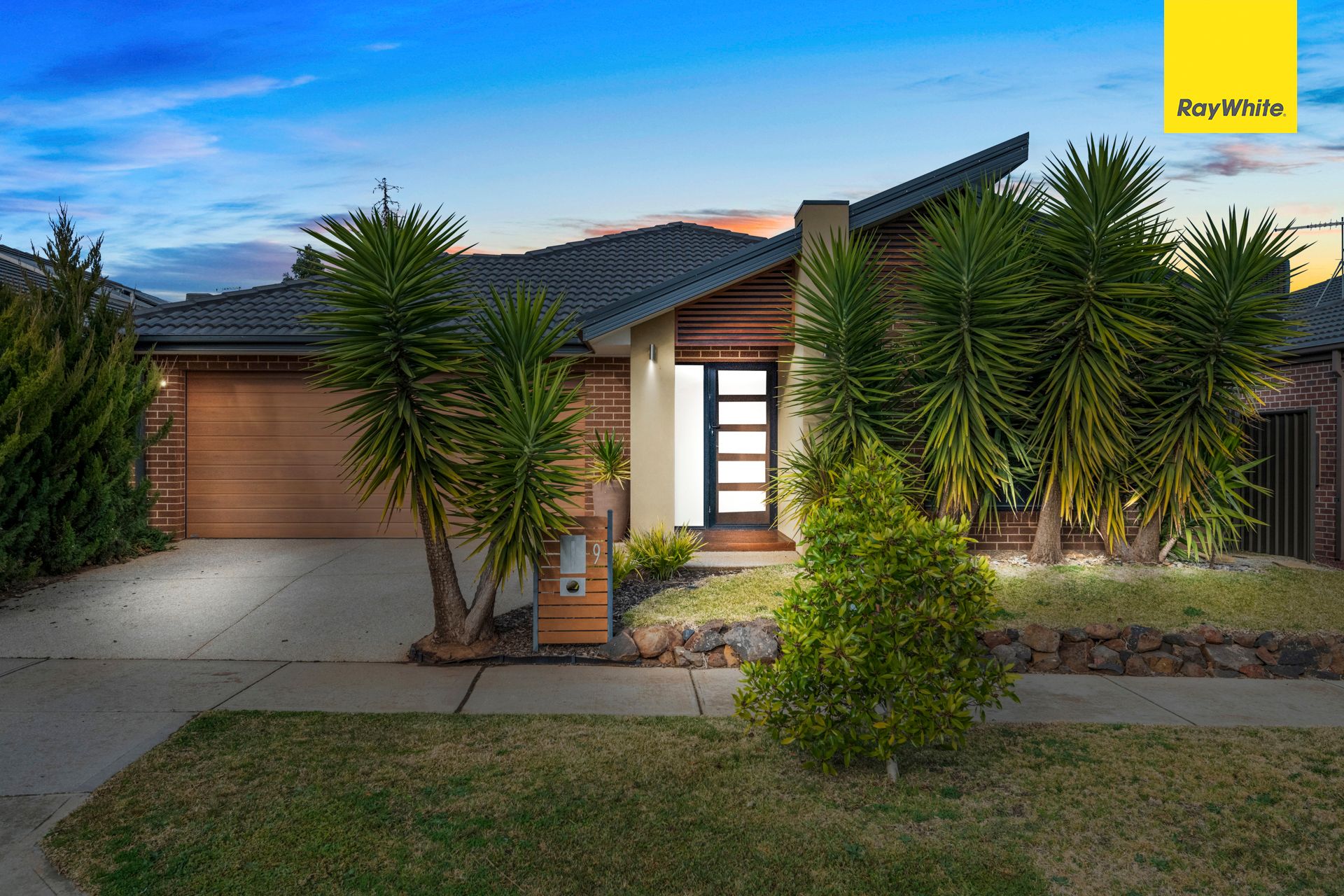 9 Amber Way, COBBLEBANK VIC 3338