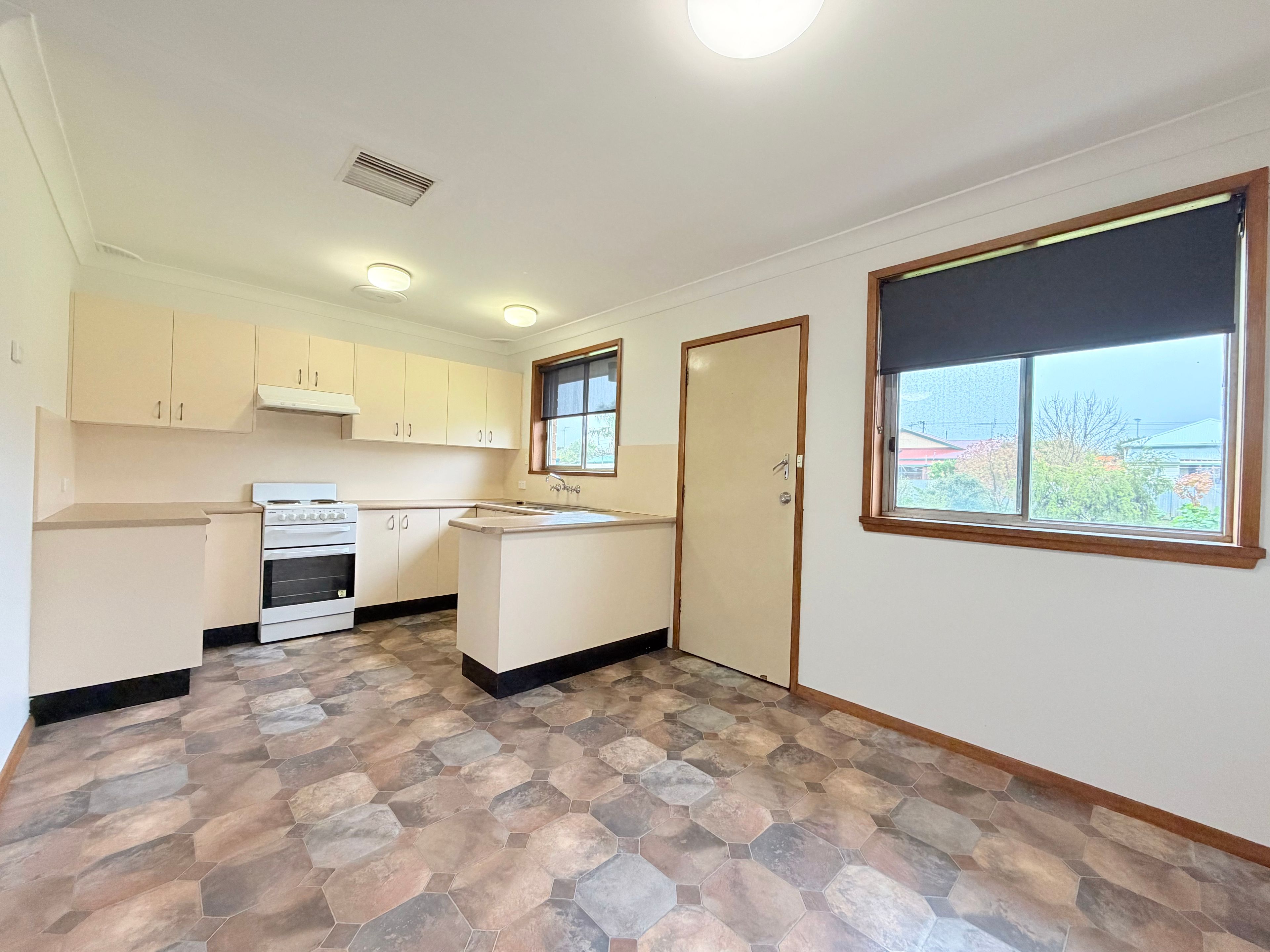 16 Downes Crescent, Parkes, NSW 2870