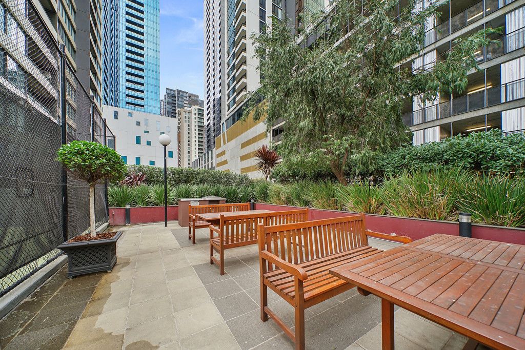 93/88 Southbank Boulevard — photo 10 of 12