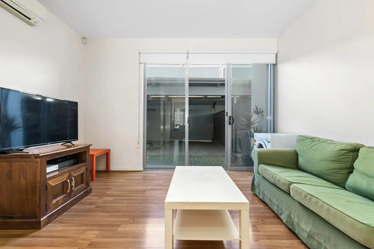 9/7 St Kitts Place — photo 3 of 9