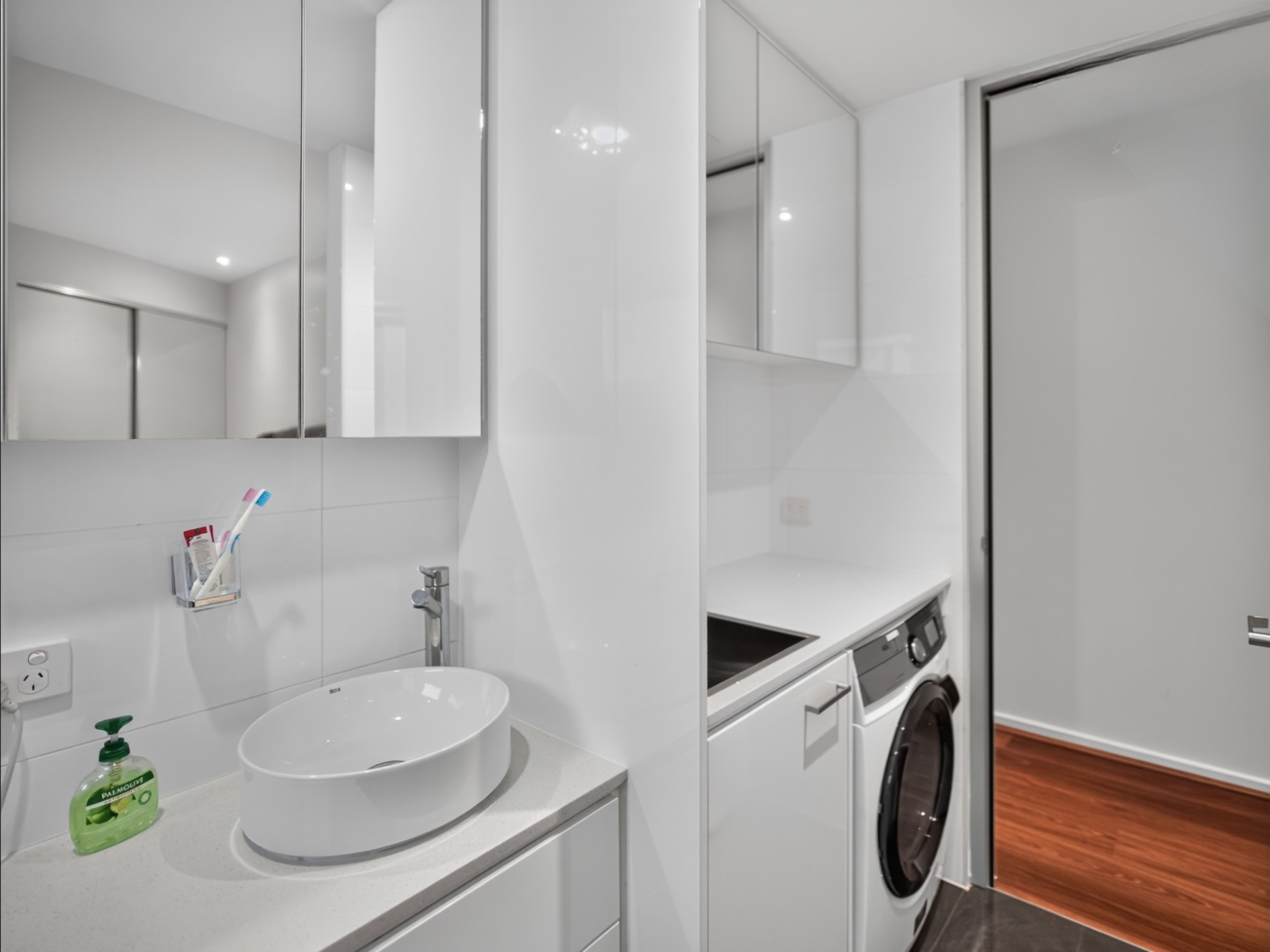 232/33 Warwick Street — photo 8 of 23