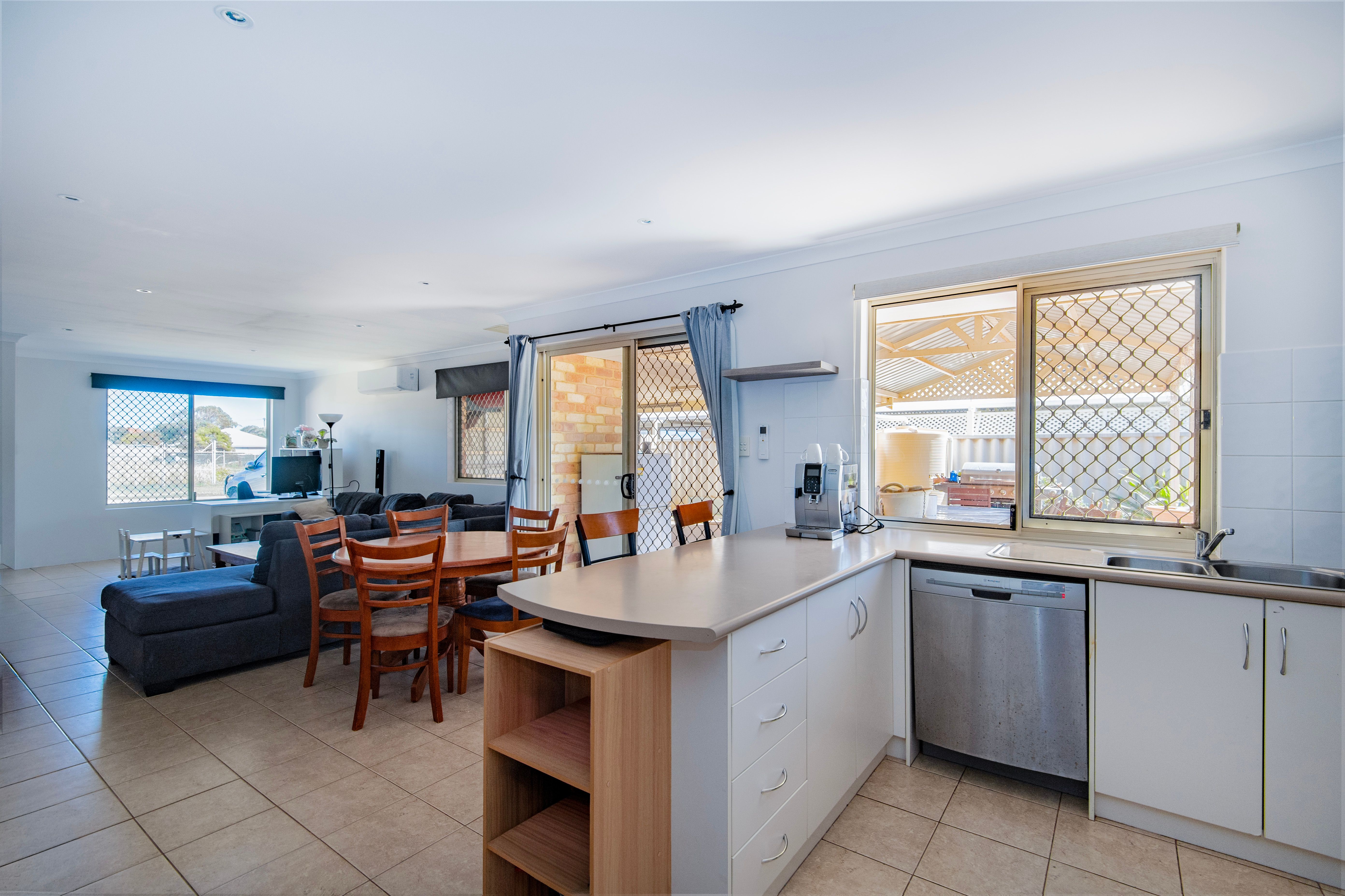 122 Burges Street — photo 4 of 17