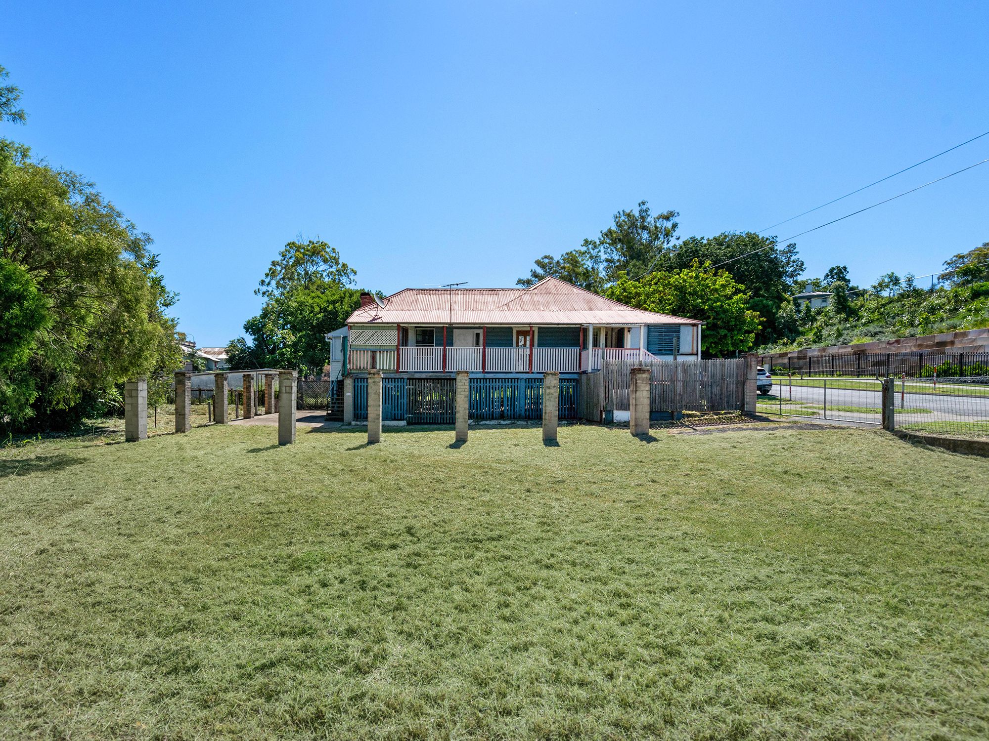 2 Darling Street East, Ipswich, QLD 4305