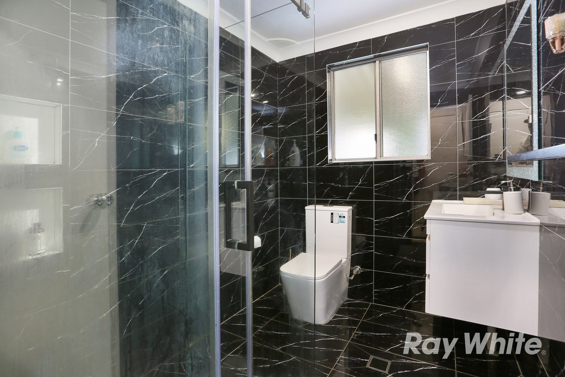 6 Coolong Crescent — photo 7 of 12