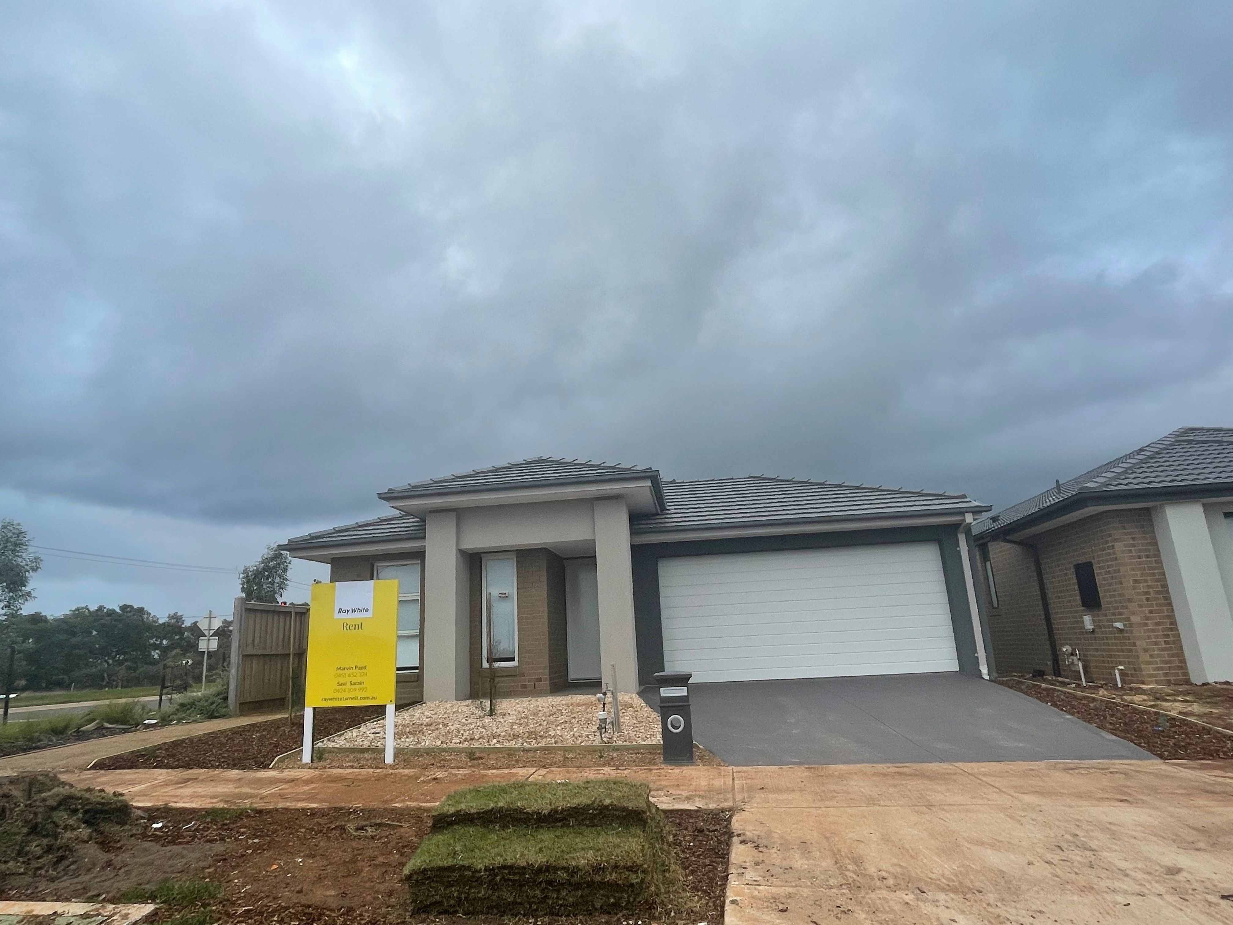 25 Carfin Circuit, THORNHILL PARK, VIC 3335