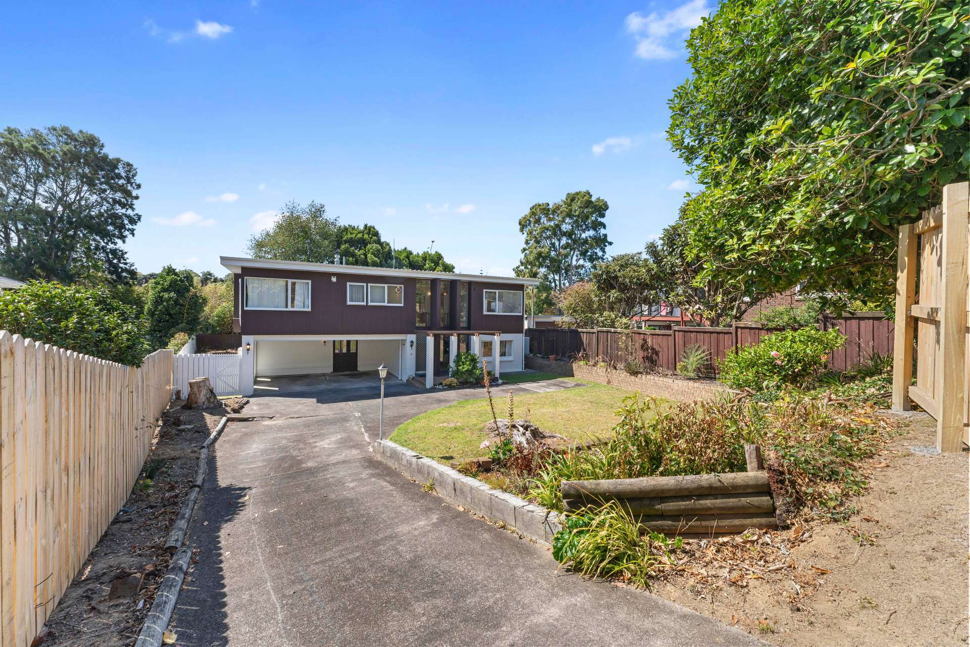 14 Lawrence Crescent photo 5
