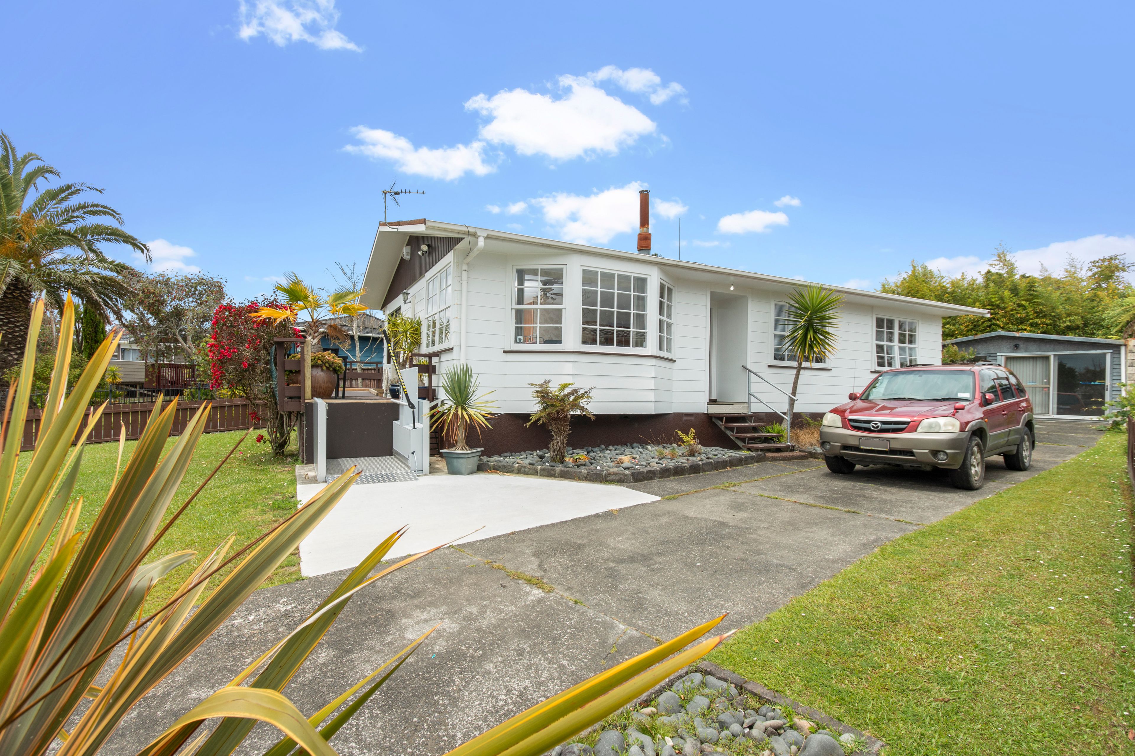 25 Larissa Avenue, Henderson, Auckland