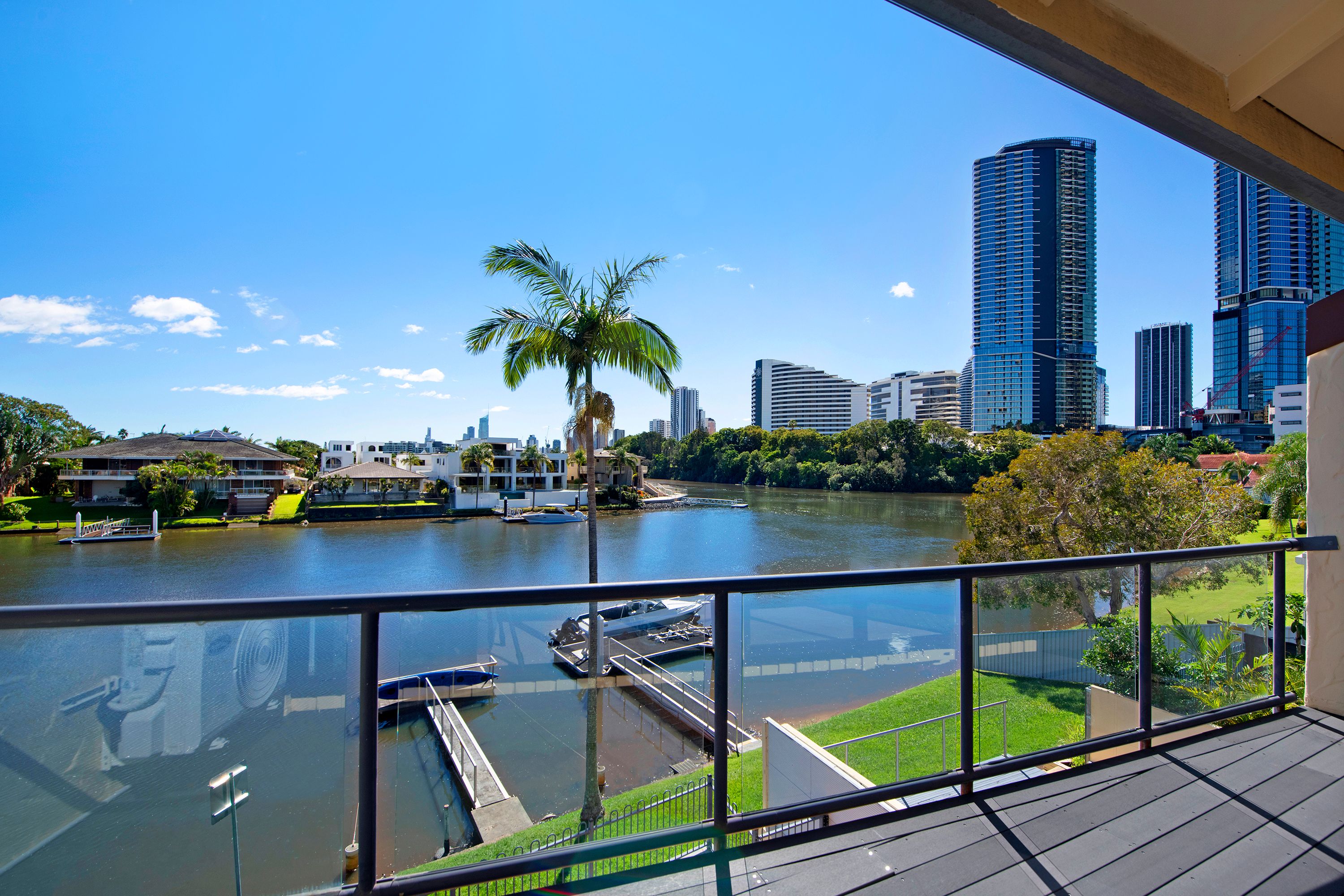 2/23 Hooker Boulevard, Broadbeach Waters, QLD 4218
