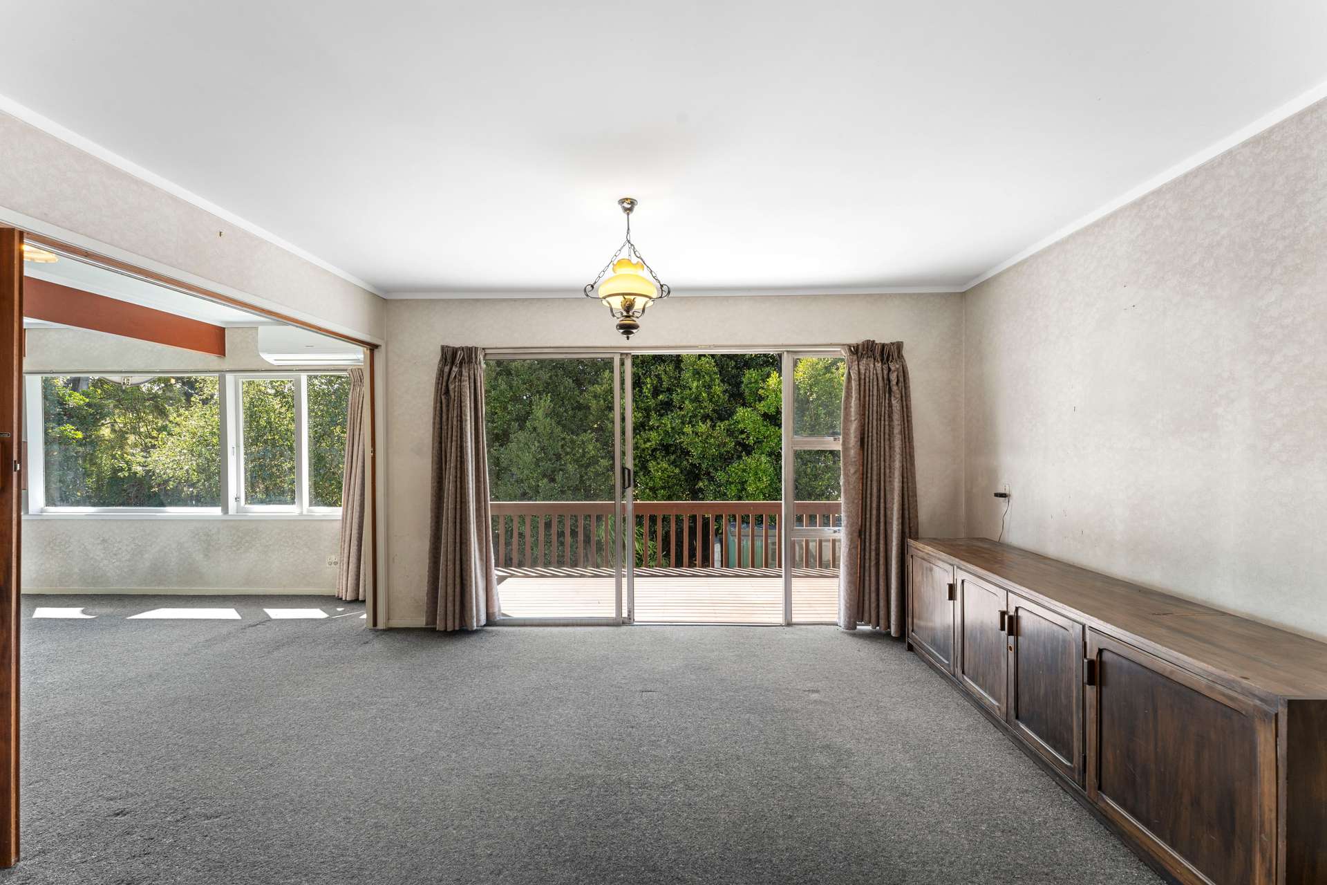 14 Lawrence Crescent photo 11