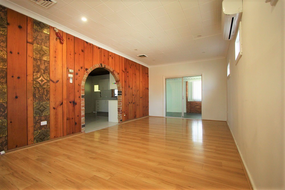 7 Parkland Avenue, Macquarie Fields, NSW 2564