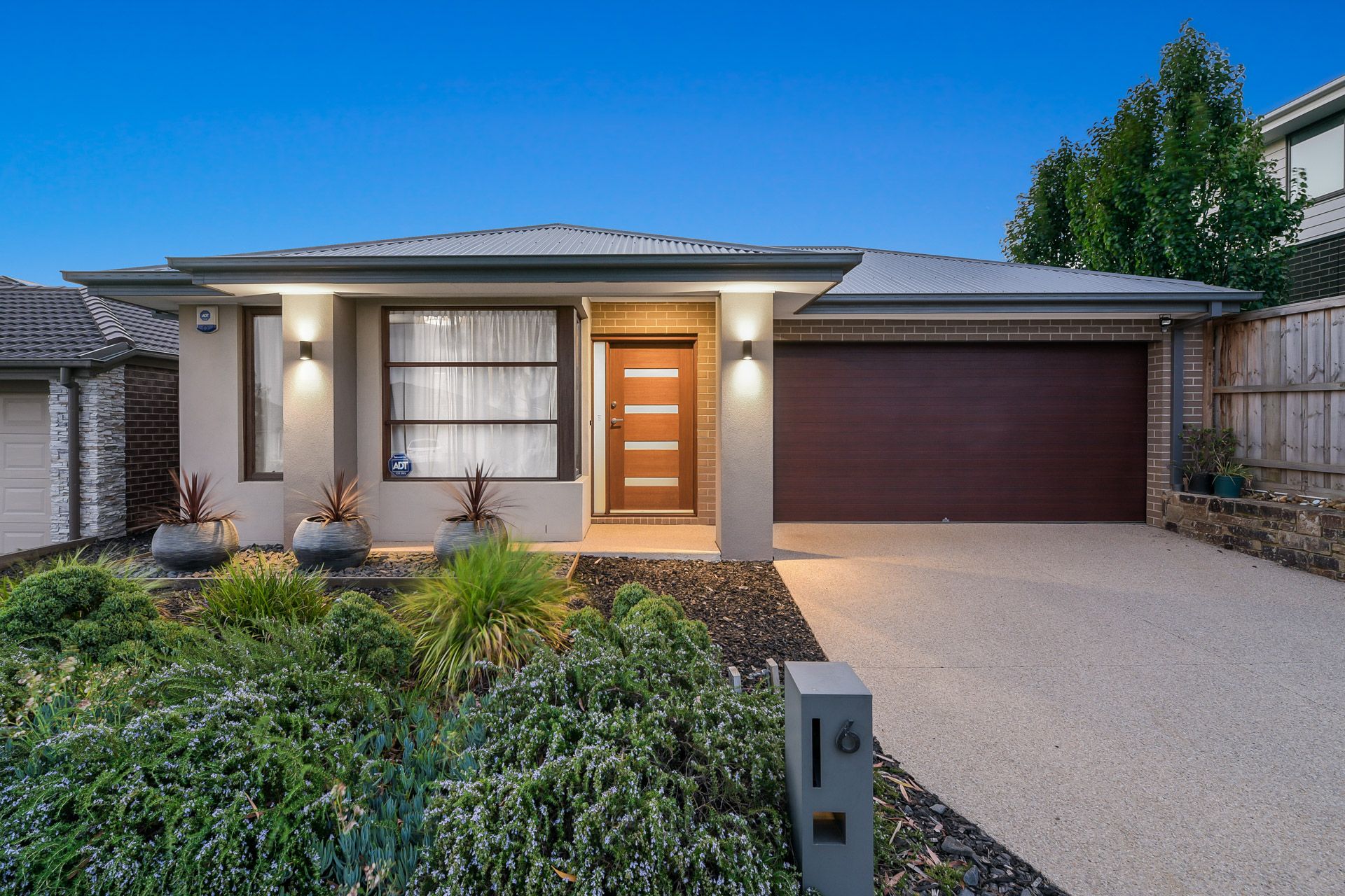 6 Anvil Way, Clyde North VIC 3978