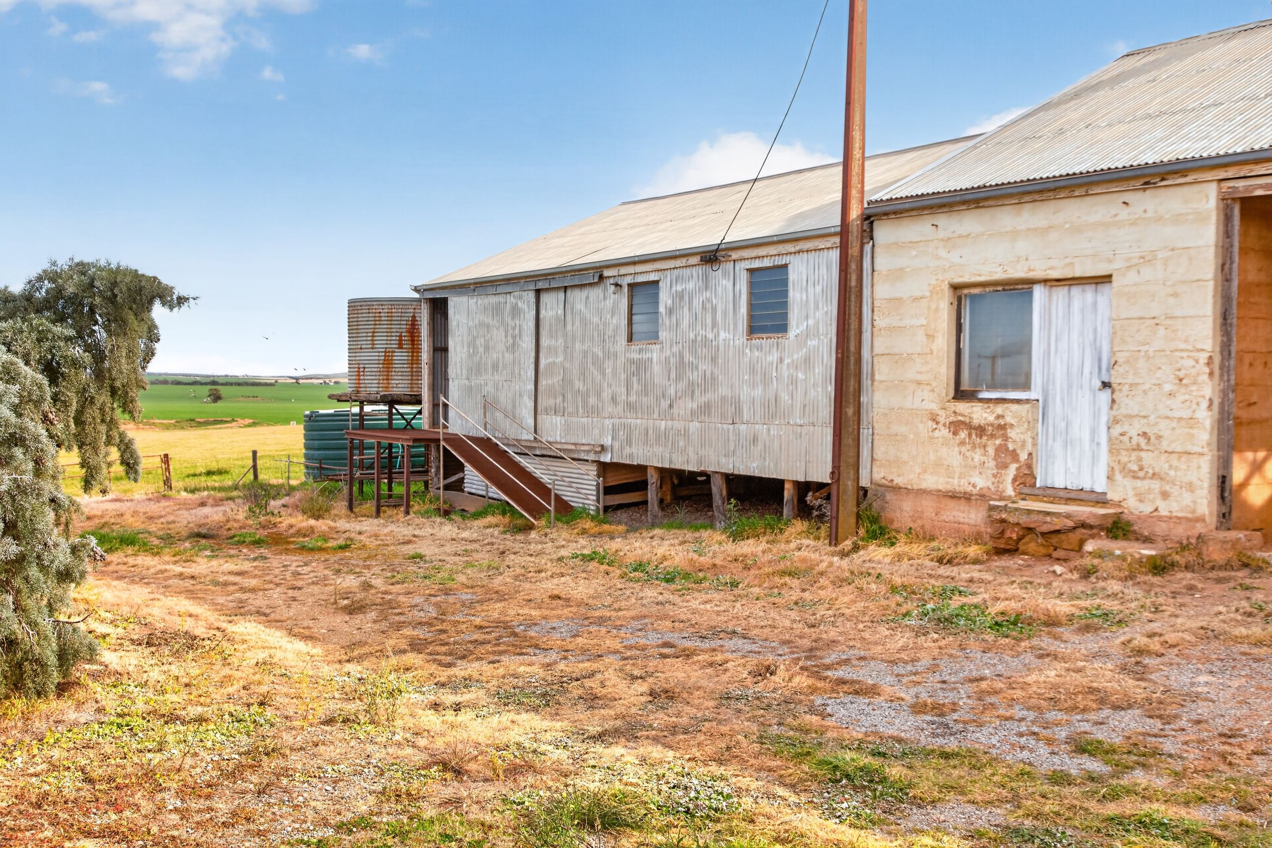 'Glen's' Cattle Station Road — photo 14 of 15
