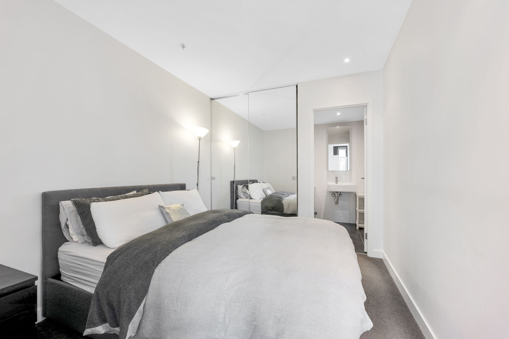2601/7 Katherine Place — photo 7 of 14