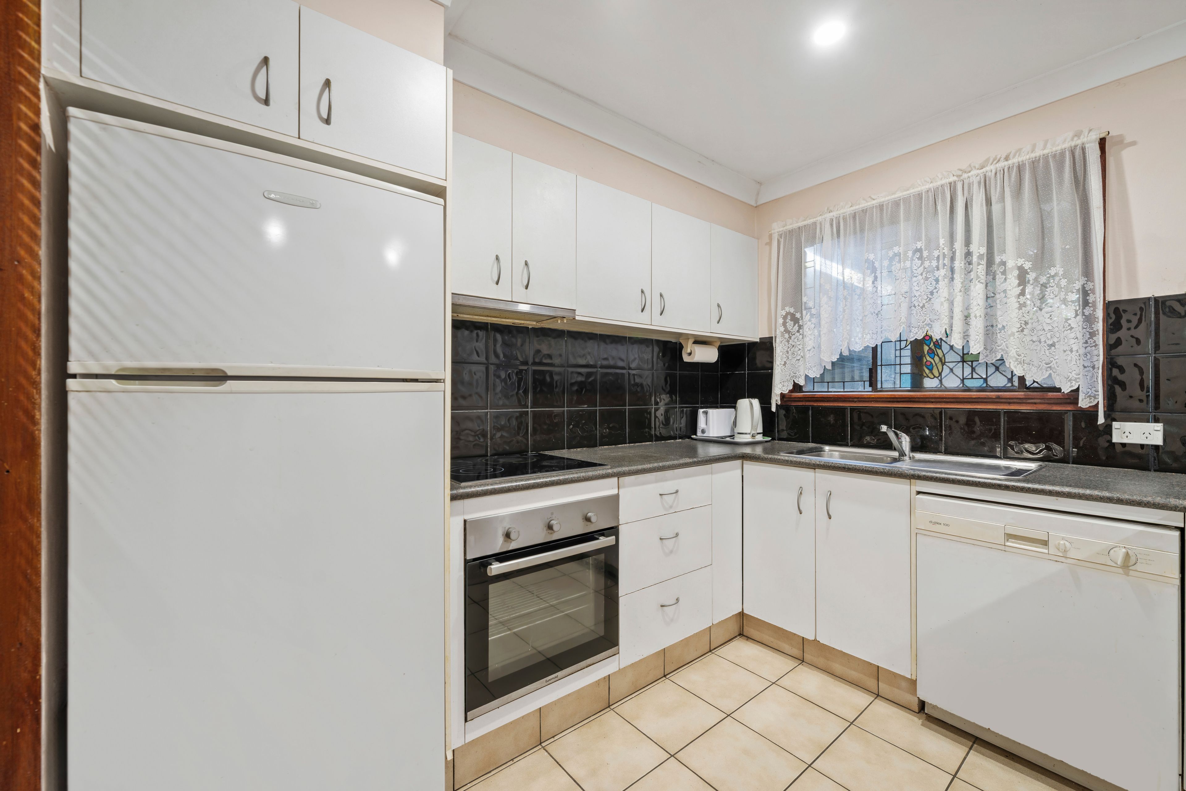2/8 Martin Street — photo 5 of 17