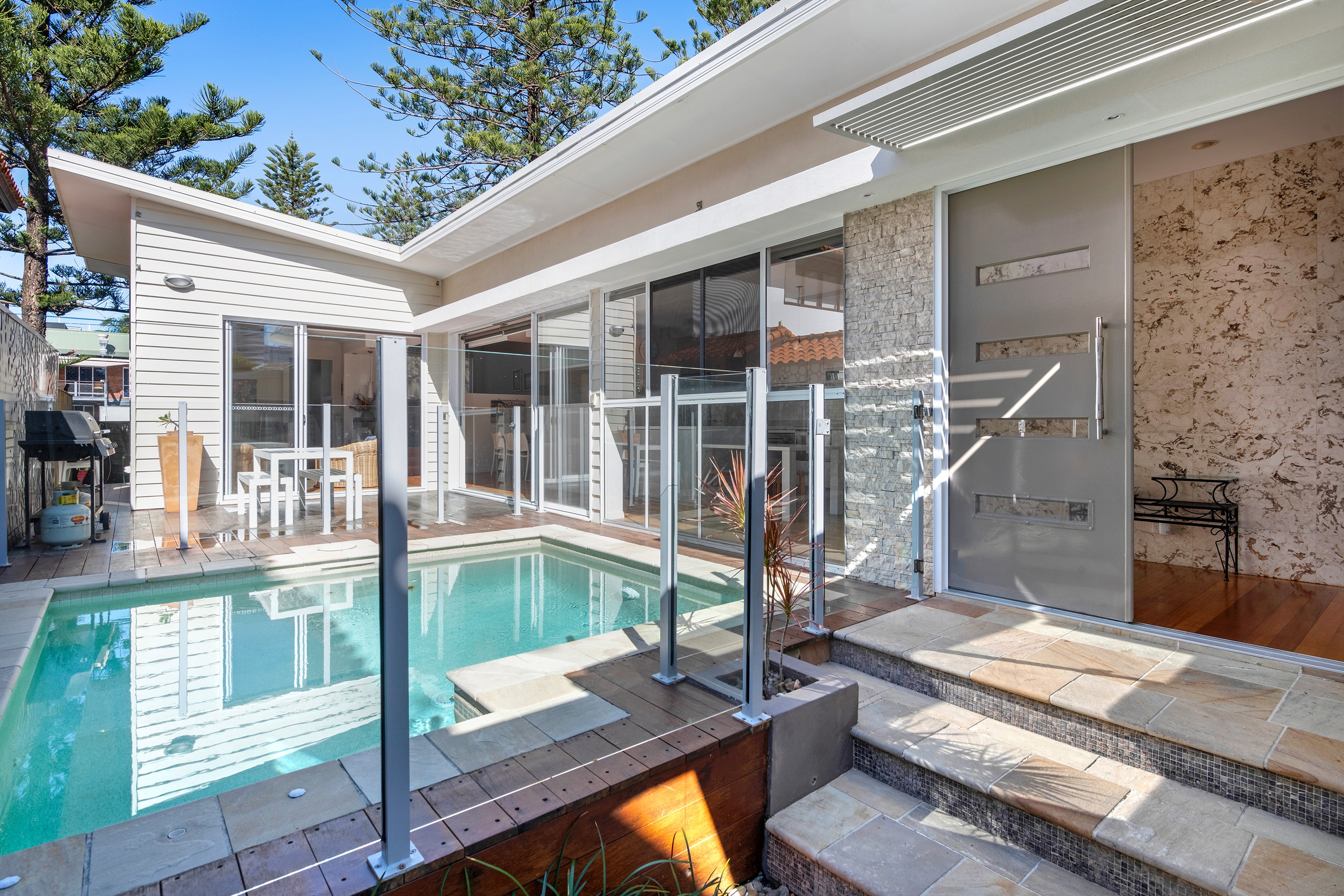 10 Ventura Road, Mermaid Beach, QLD 4218