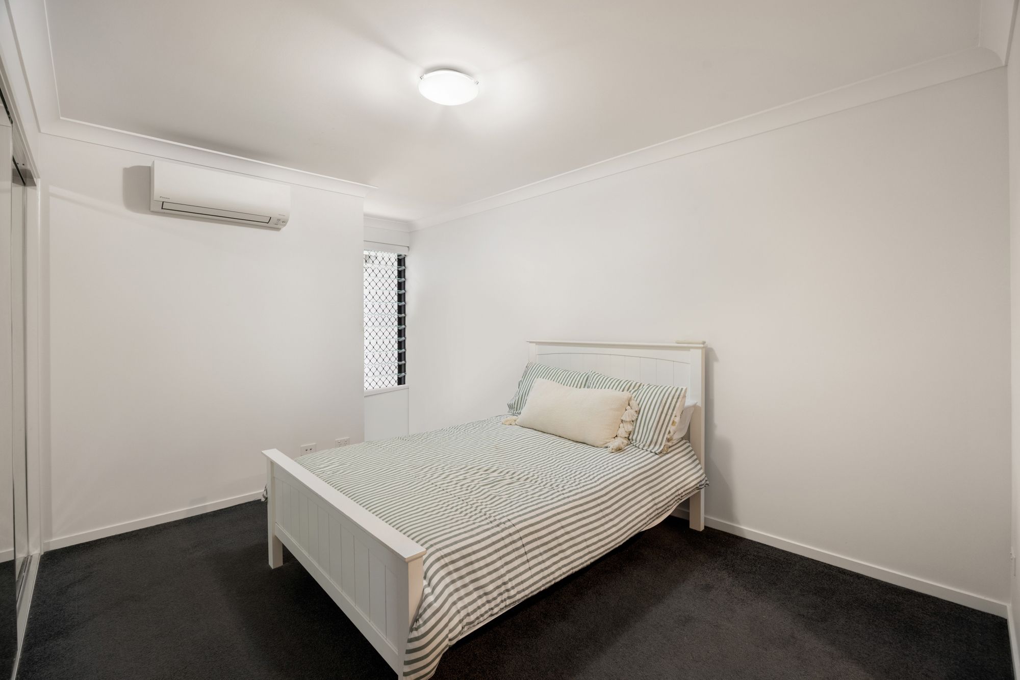 10/14 Pashen Street — photo 12 of 14