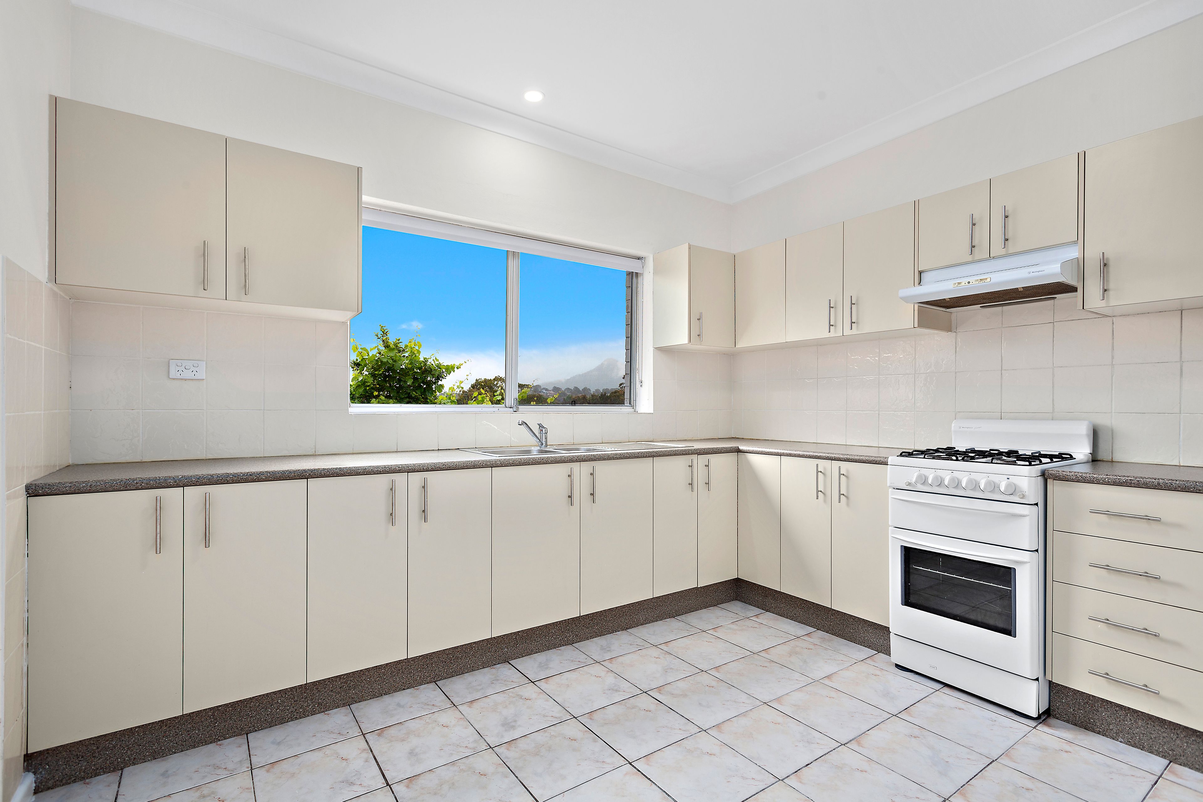 17 Mount Keira Road, West Wollongong, NSW 2500