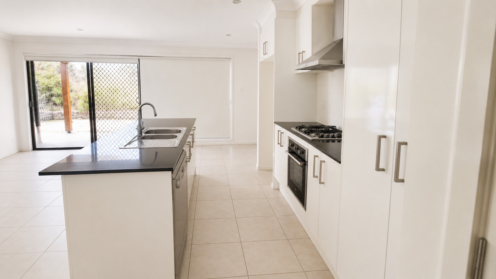 1/8 Conte Circuit, Augustine Heights, QLD 4300
