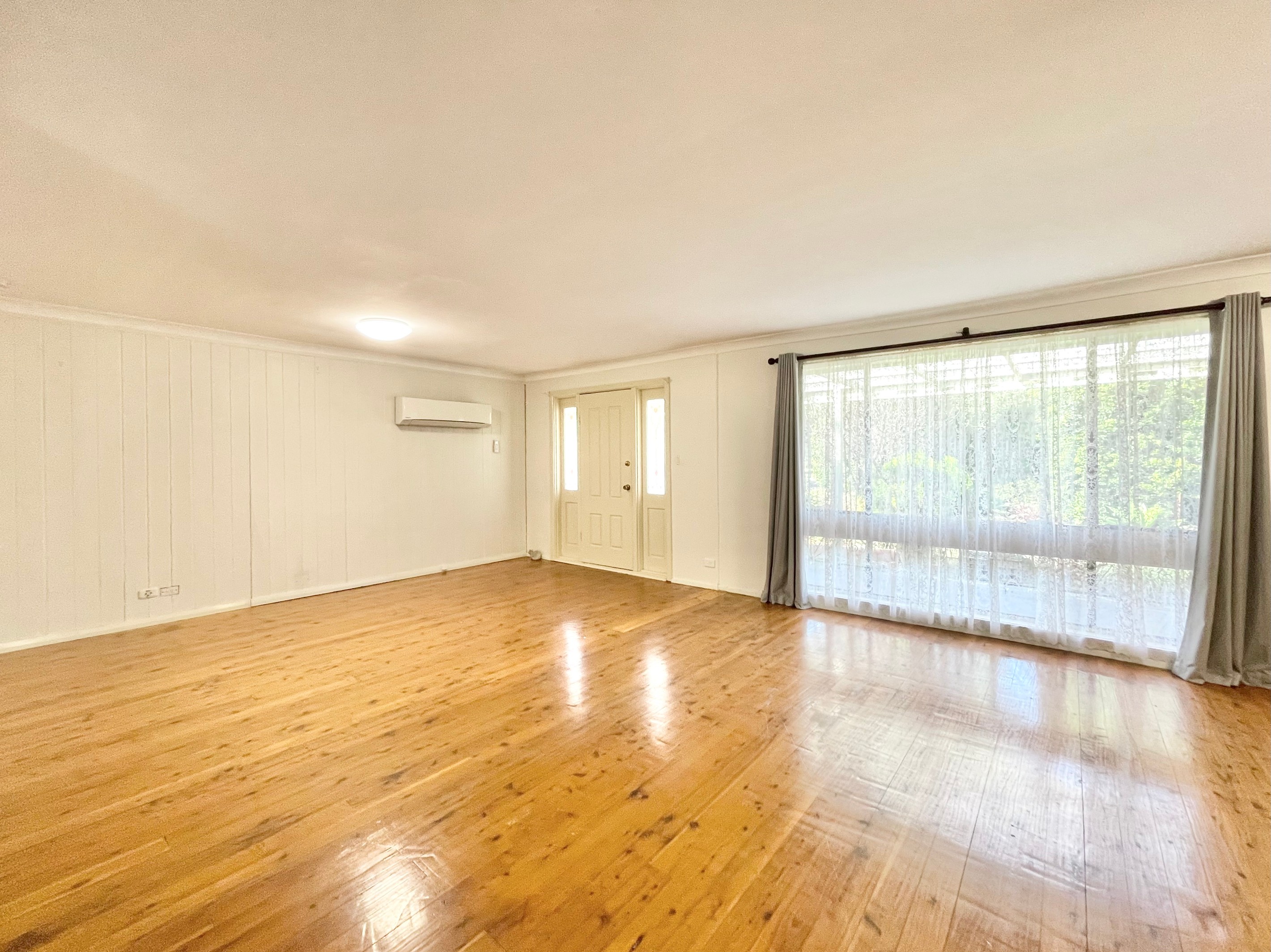 11 Borthwick Street, Minto, NSW 2566