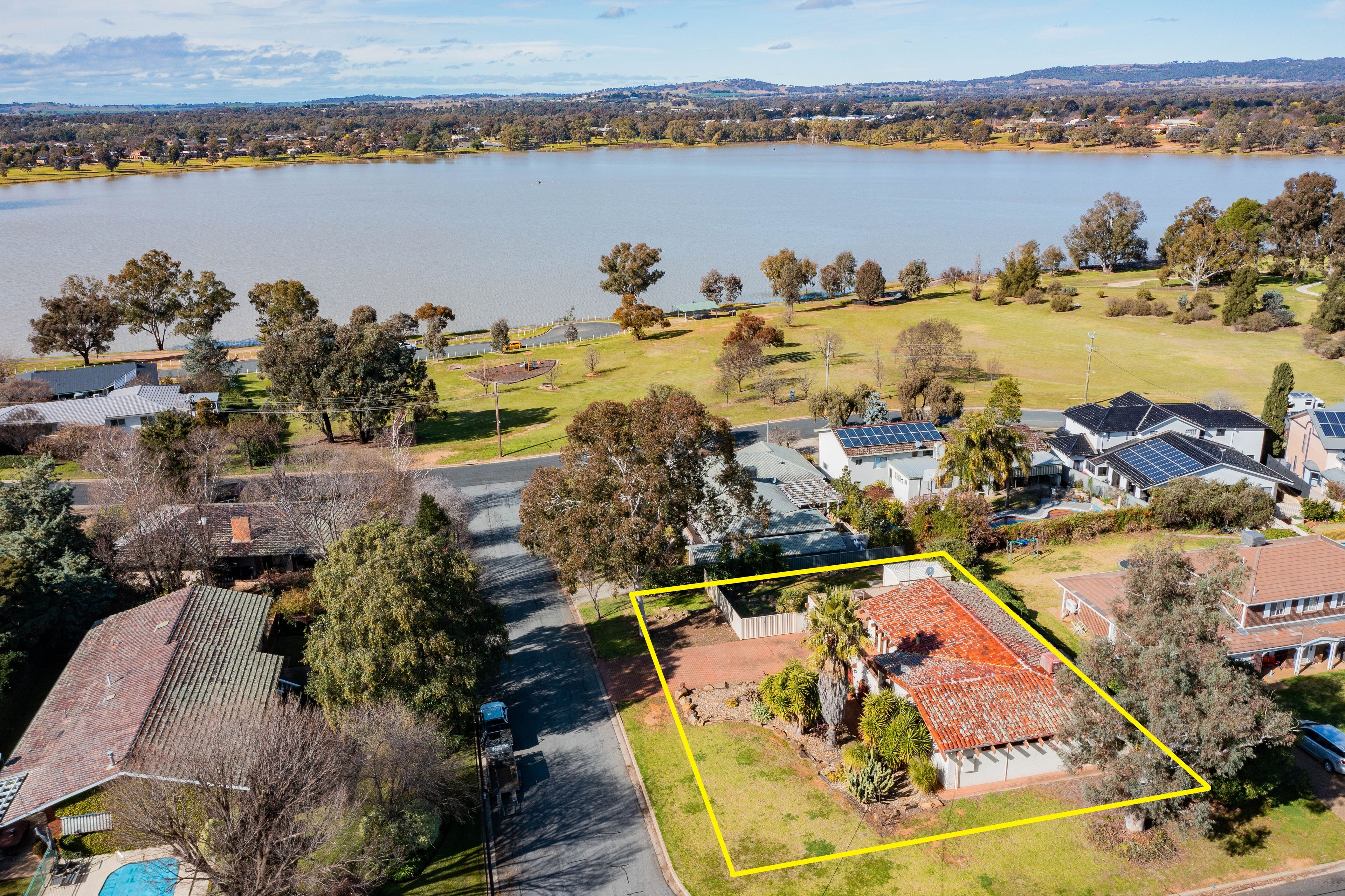 45 Balmoral Crescent, Lake Albert NSW 2650