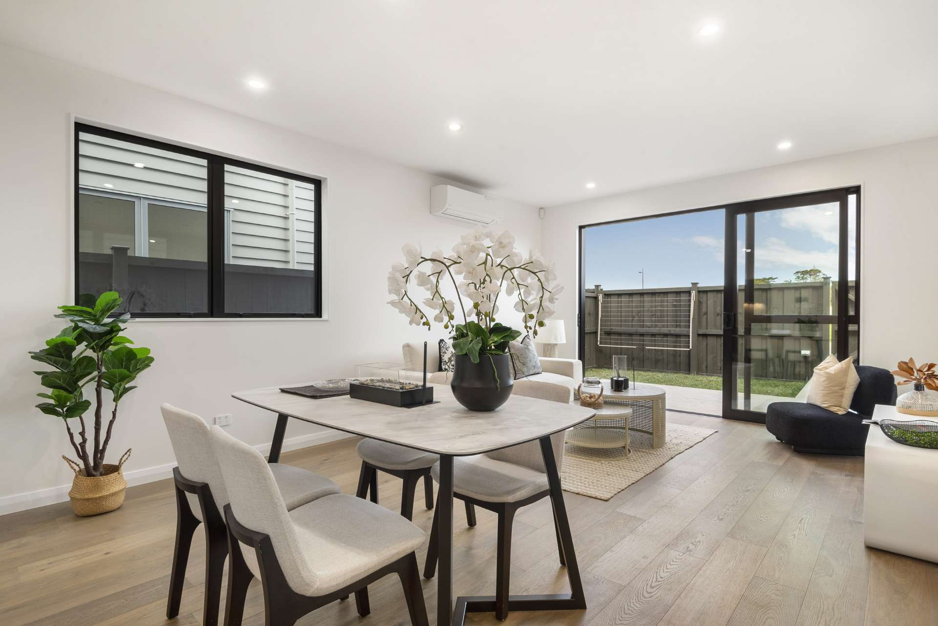 31 Burberry Heights photo 35