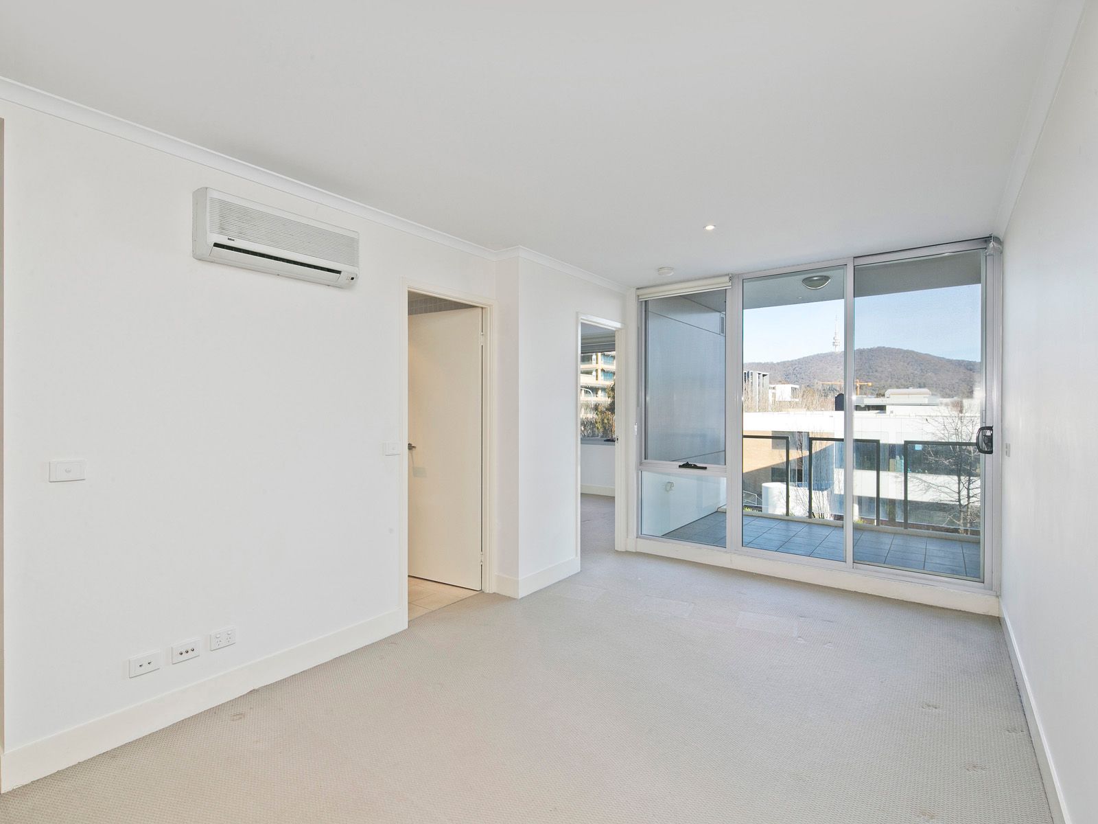 33/77 Northbourne Avenue — photo 3 of 8