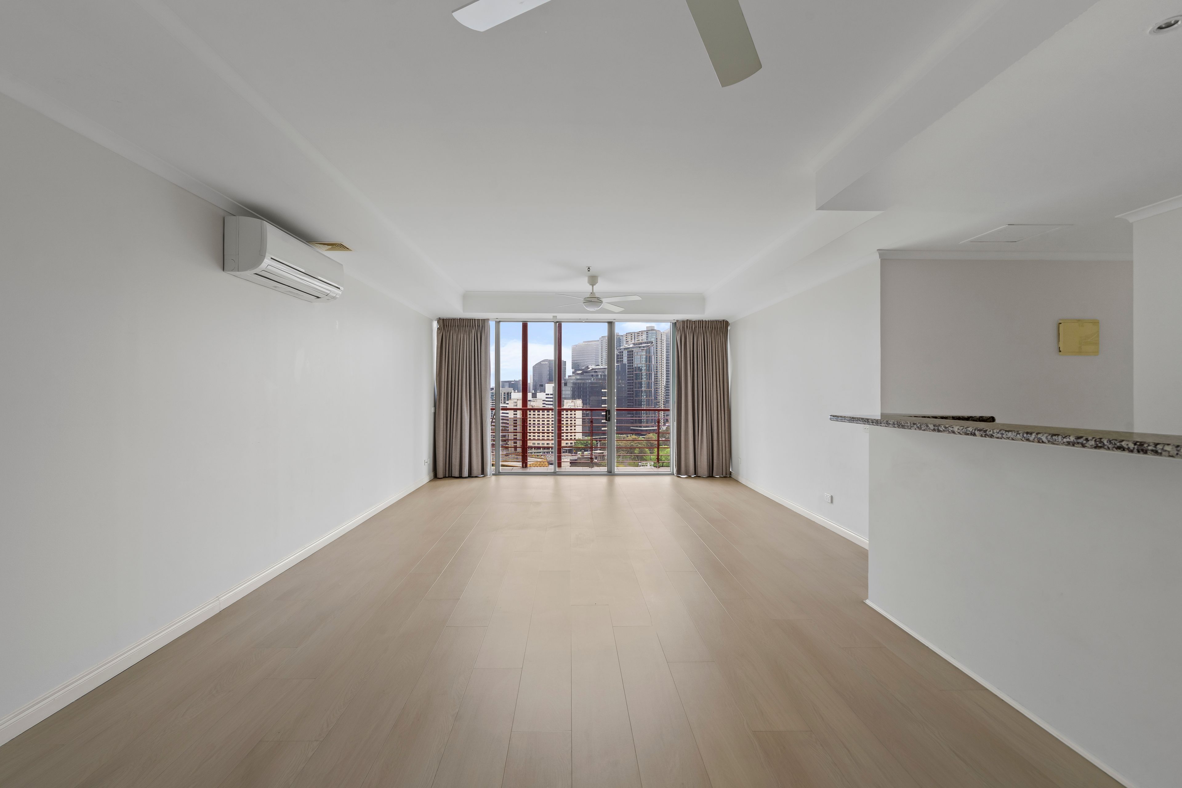 1909/83 Queensbridge Street — photo 5 of 17