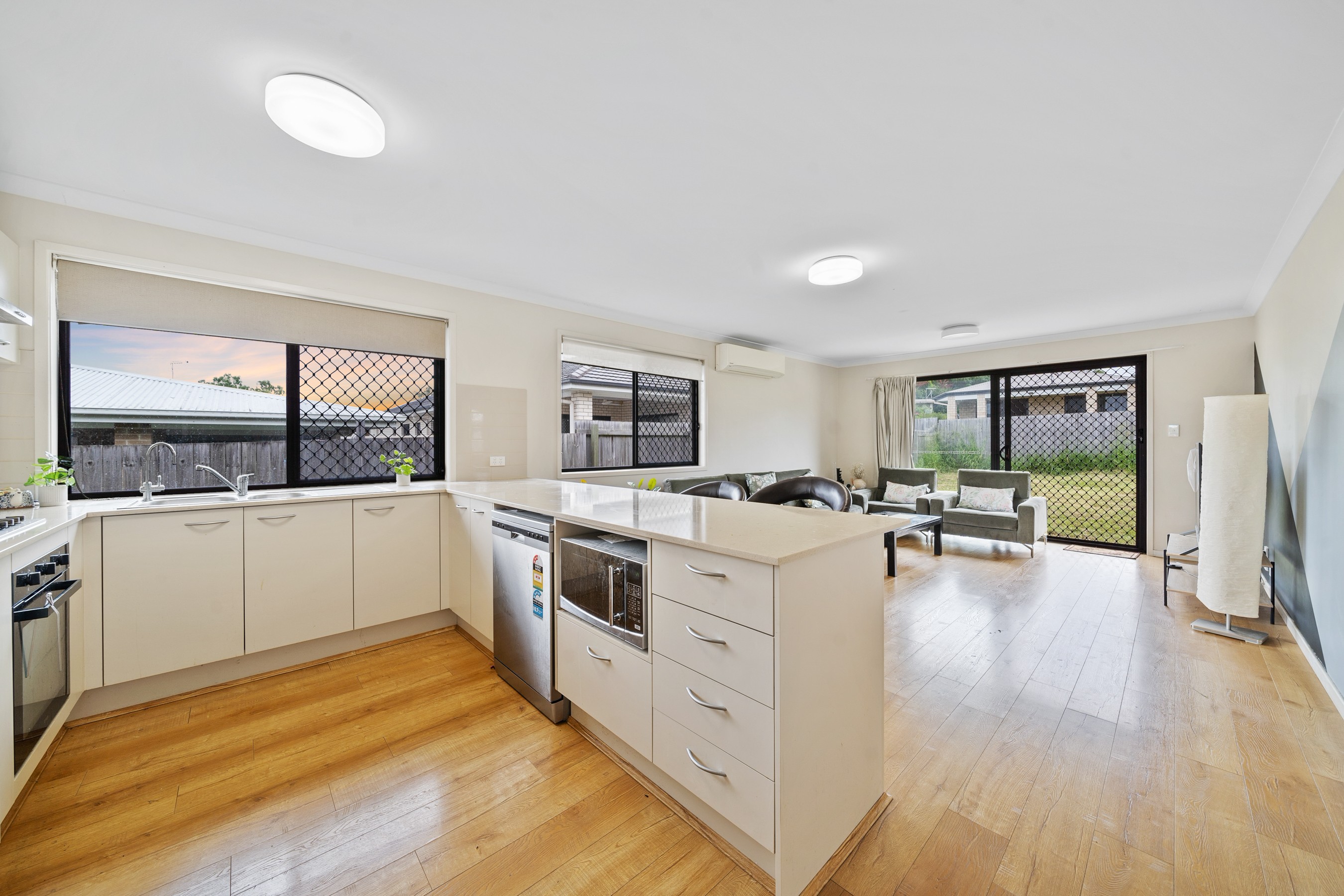 10 Foster Circuit, Hillcrest, QLD 4118