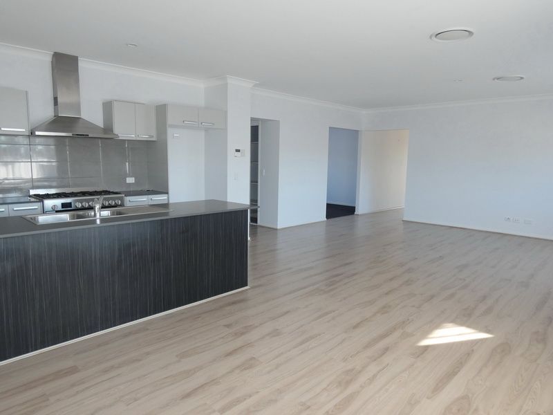 12 Canopy View Court, FLAGSTONE, QLD 4280