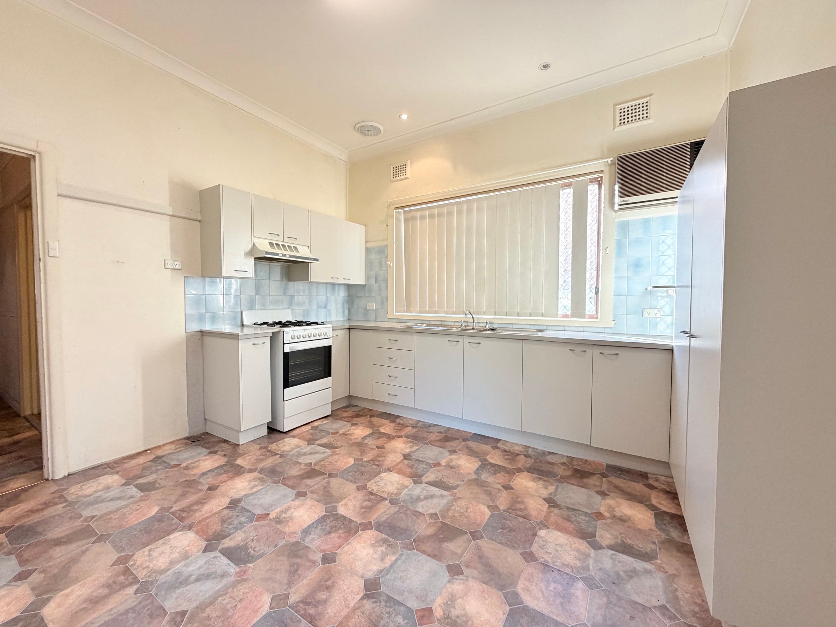 84 High Street, Parkes, NSW 2870