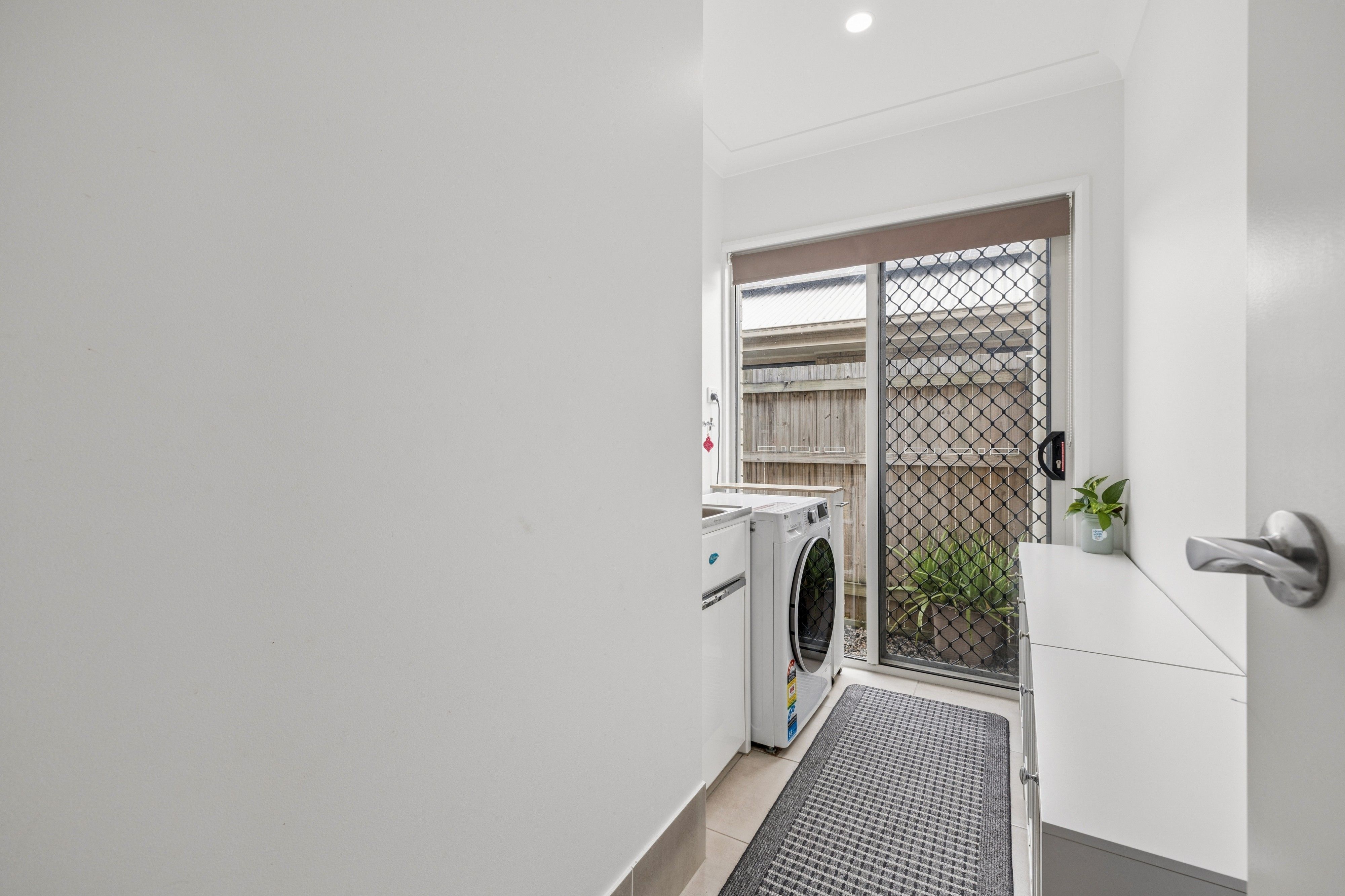 33 Rupert Crescent — photo 9 of 13