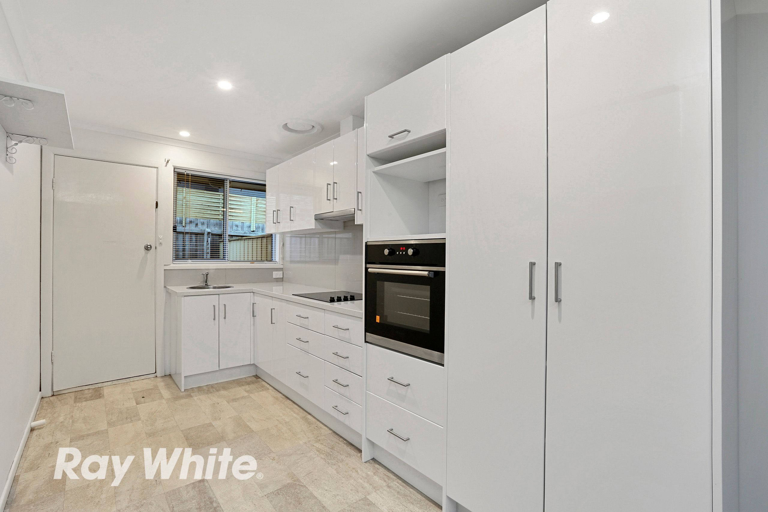 2/10 Oliver Street, Manifold Heights, VIC 3218