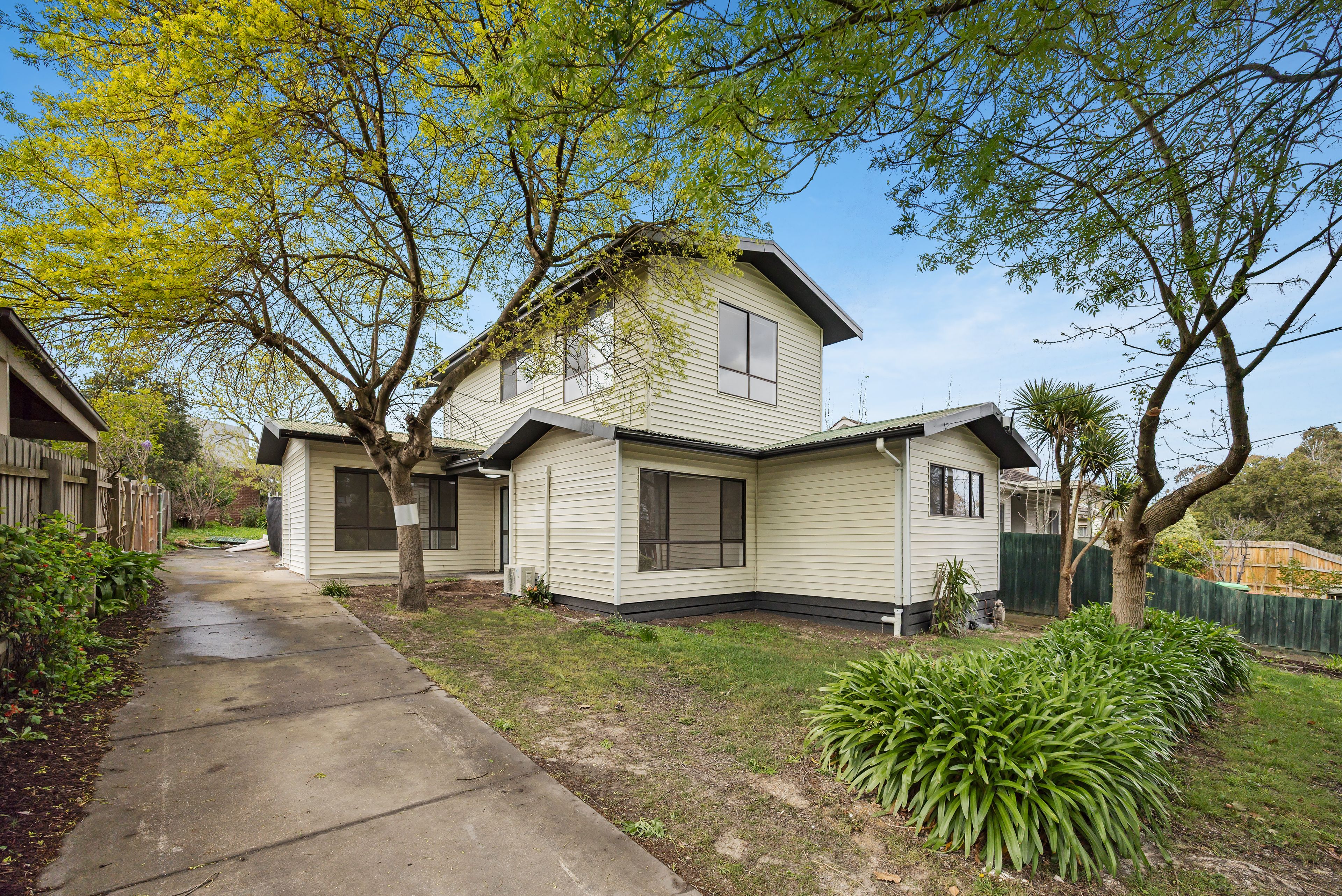 22 Lindsay Street — photo from Ray White Macleod