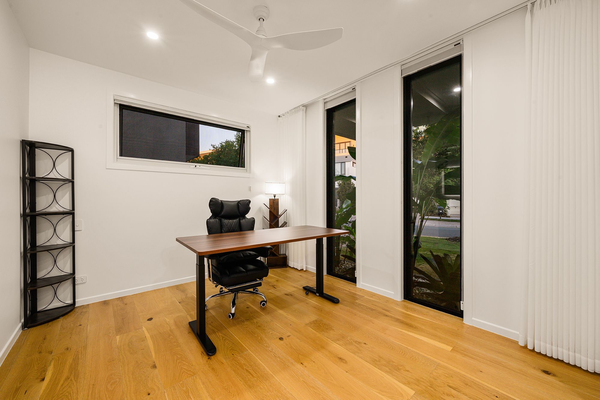 5030 Harbourview Drive — photo 16 of 30