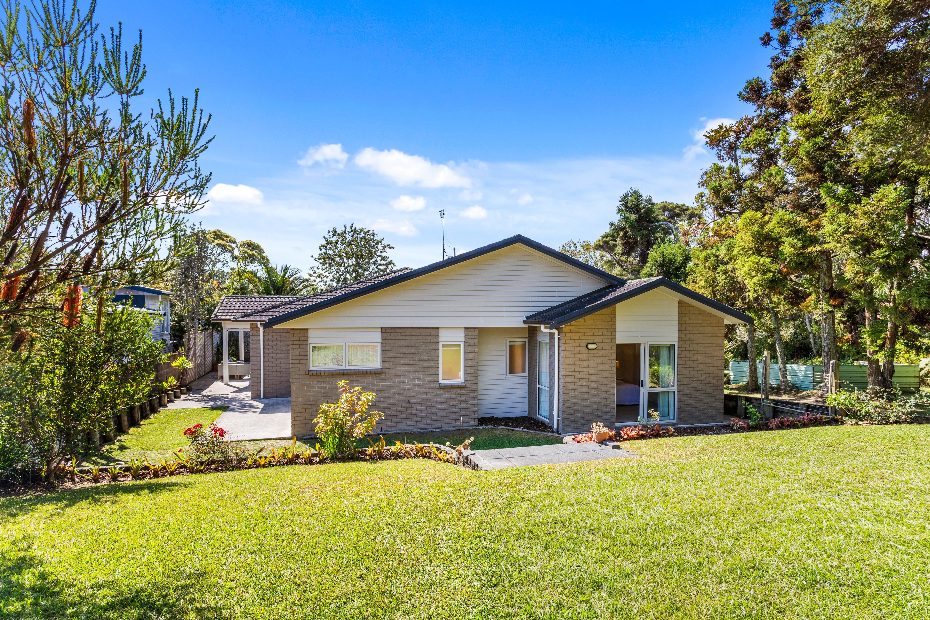 88 Cliff View Drive, Green Bay, Waitakere City