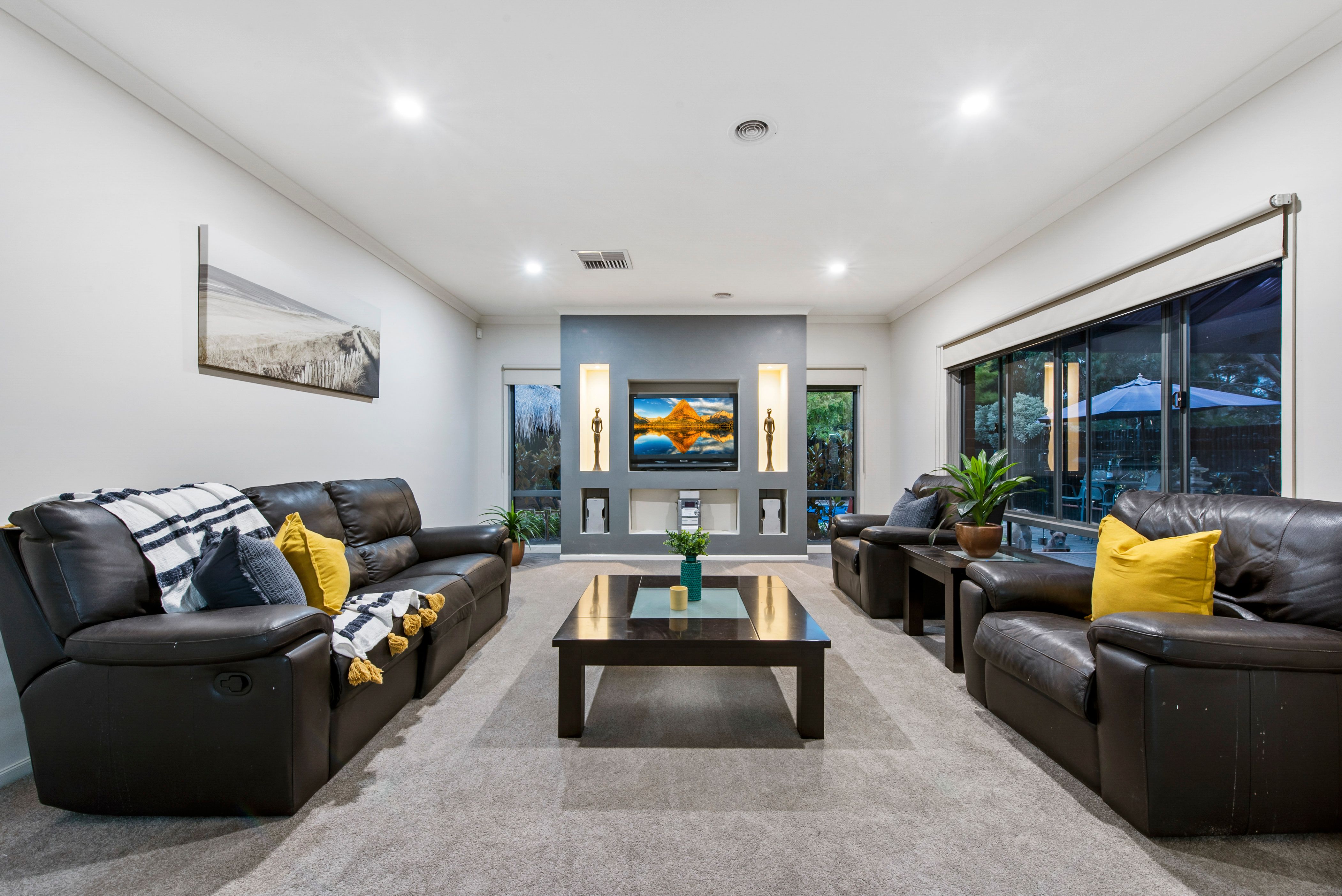 8 Garnet Way, Taylors Hill, VIC 3037