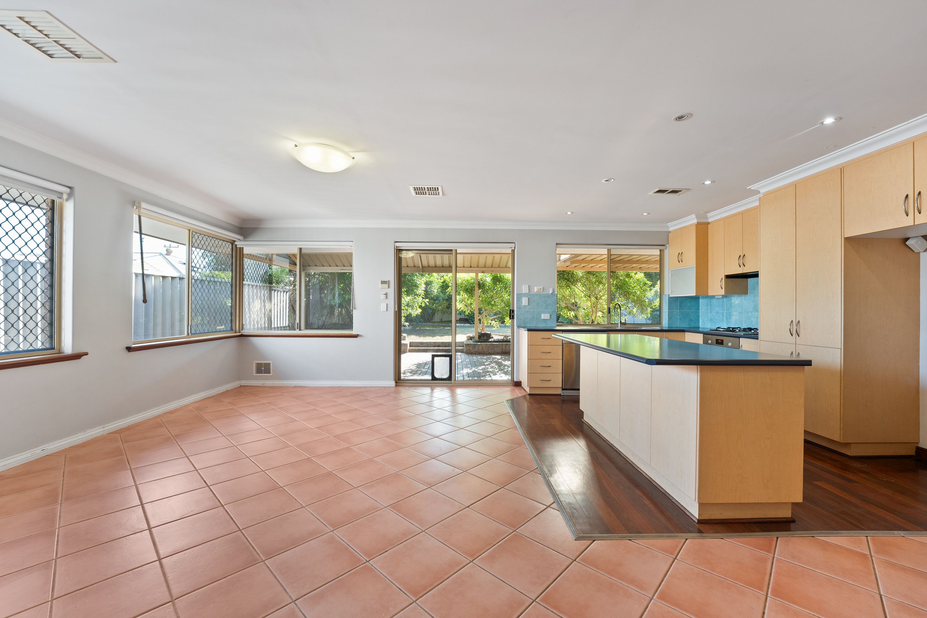 25 Warnbro Sound Avenue, Warnbro, WA 6169