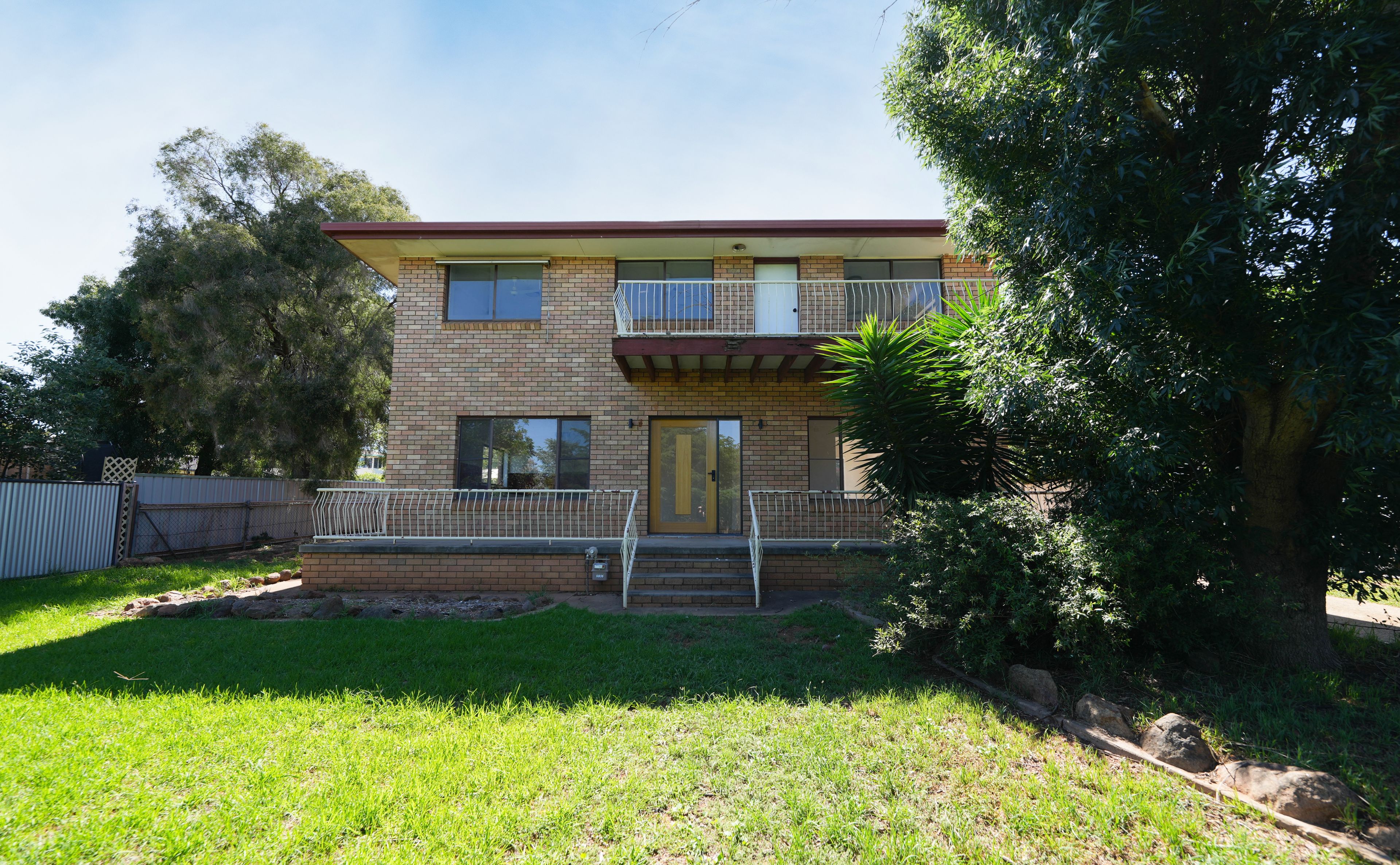 10 Bowditch Crescent — photo from Ray White Parkes