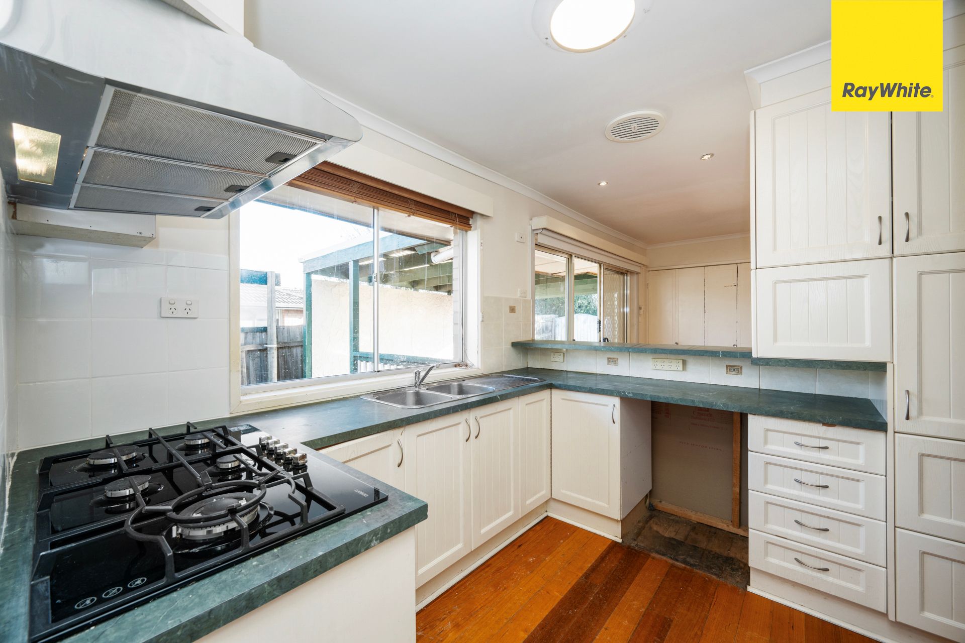 10 Quail Crescent — photo 6 of 20