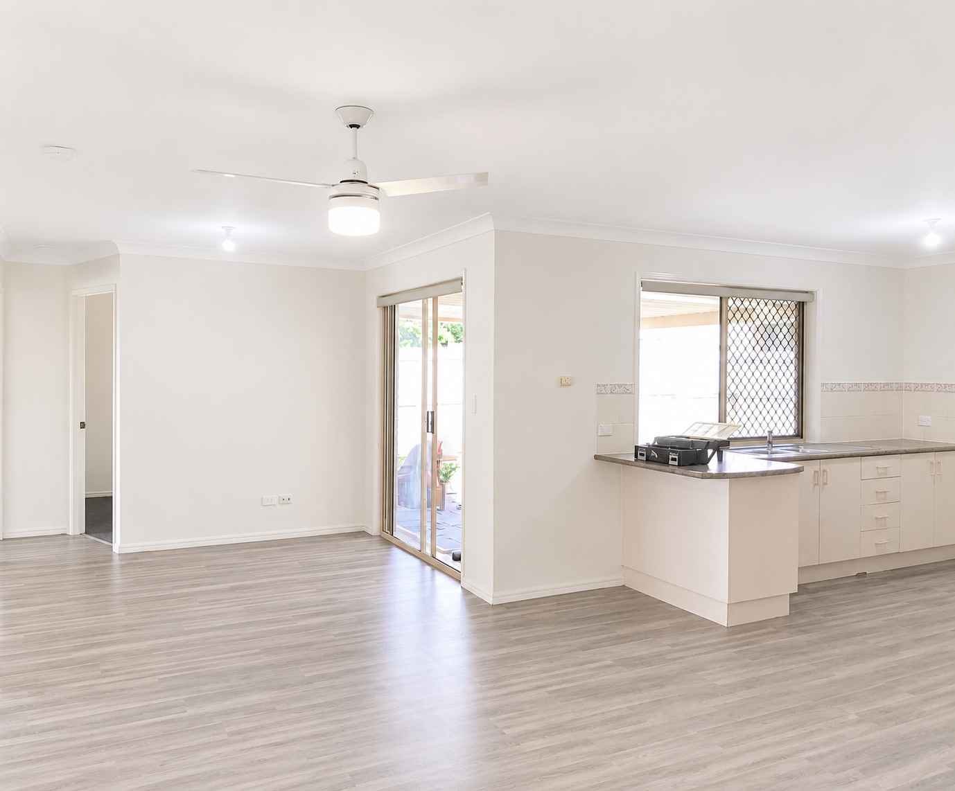 18 Robert South Drive, Crestmead, QLD 4132