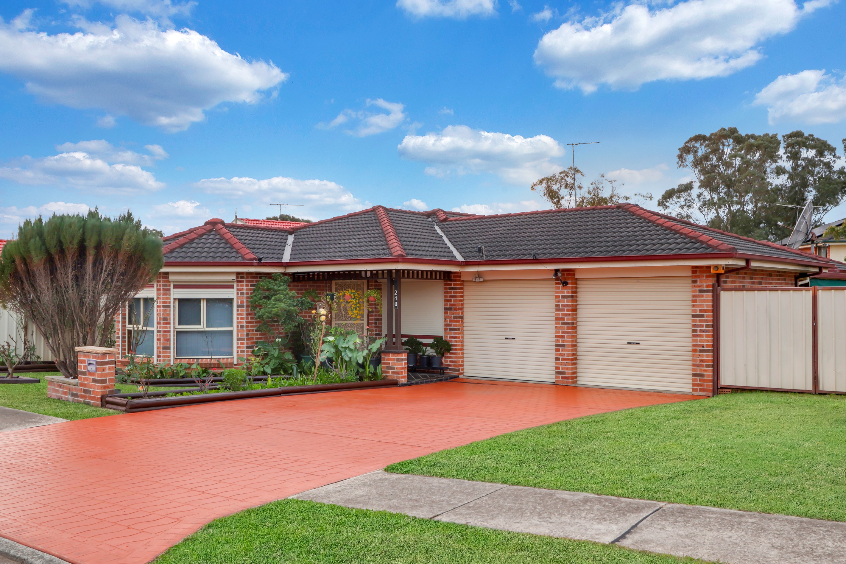 240 Pacific Palms Circuit, Hoxton Park, NSW 2171