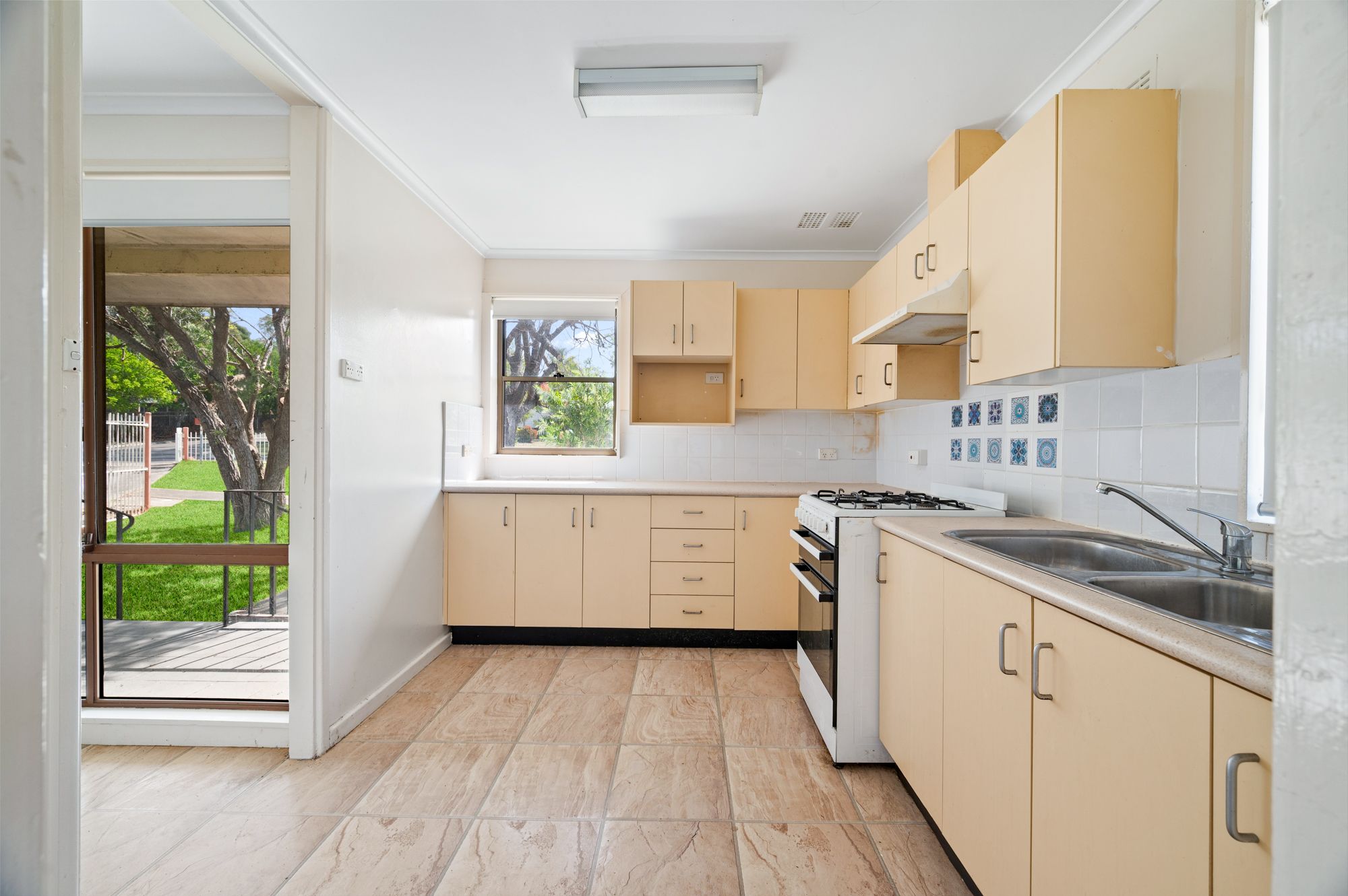 16 Karingal Place — photo 7 of 12