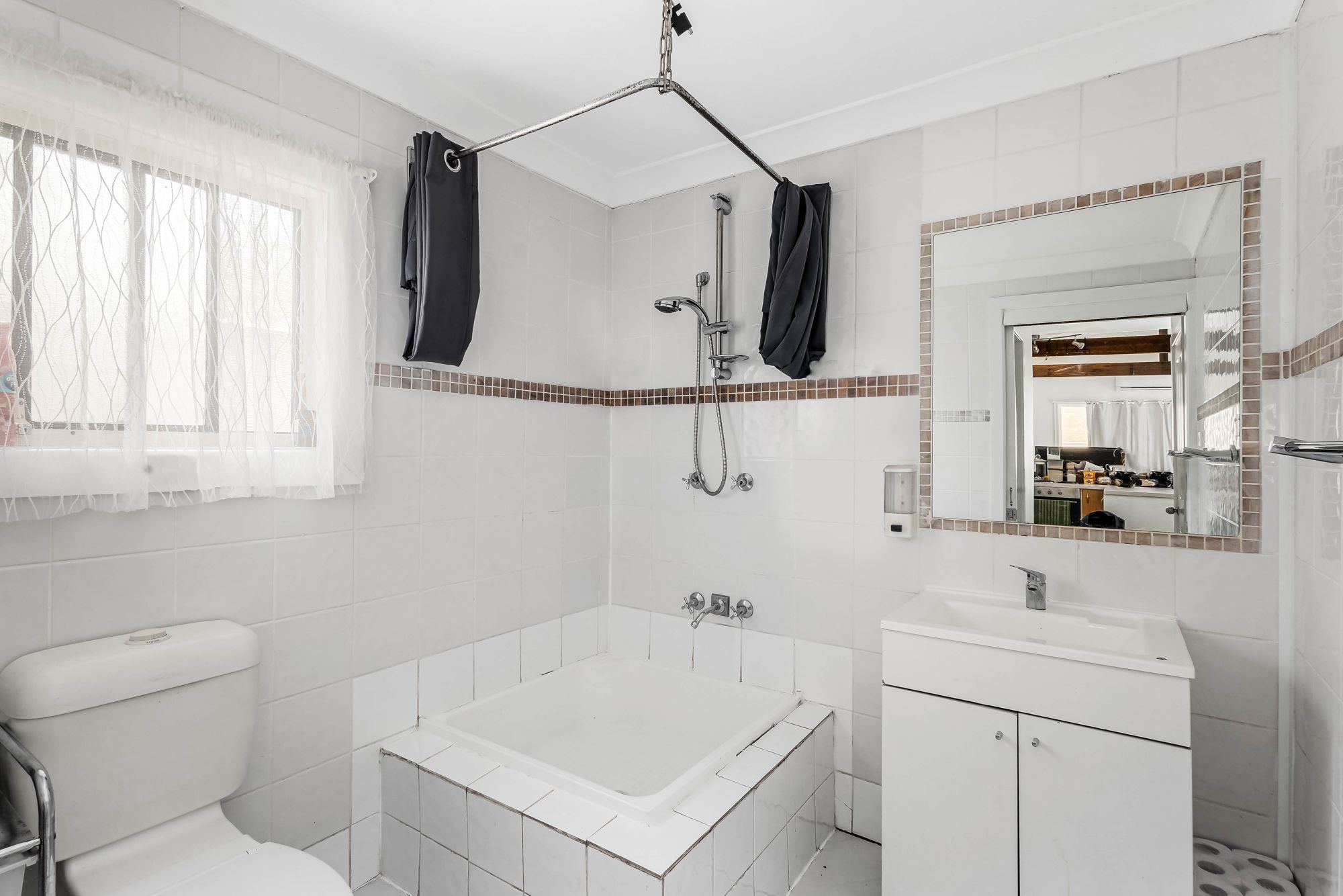 37A Dan Crescent, Colyton, NSW 2760