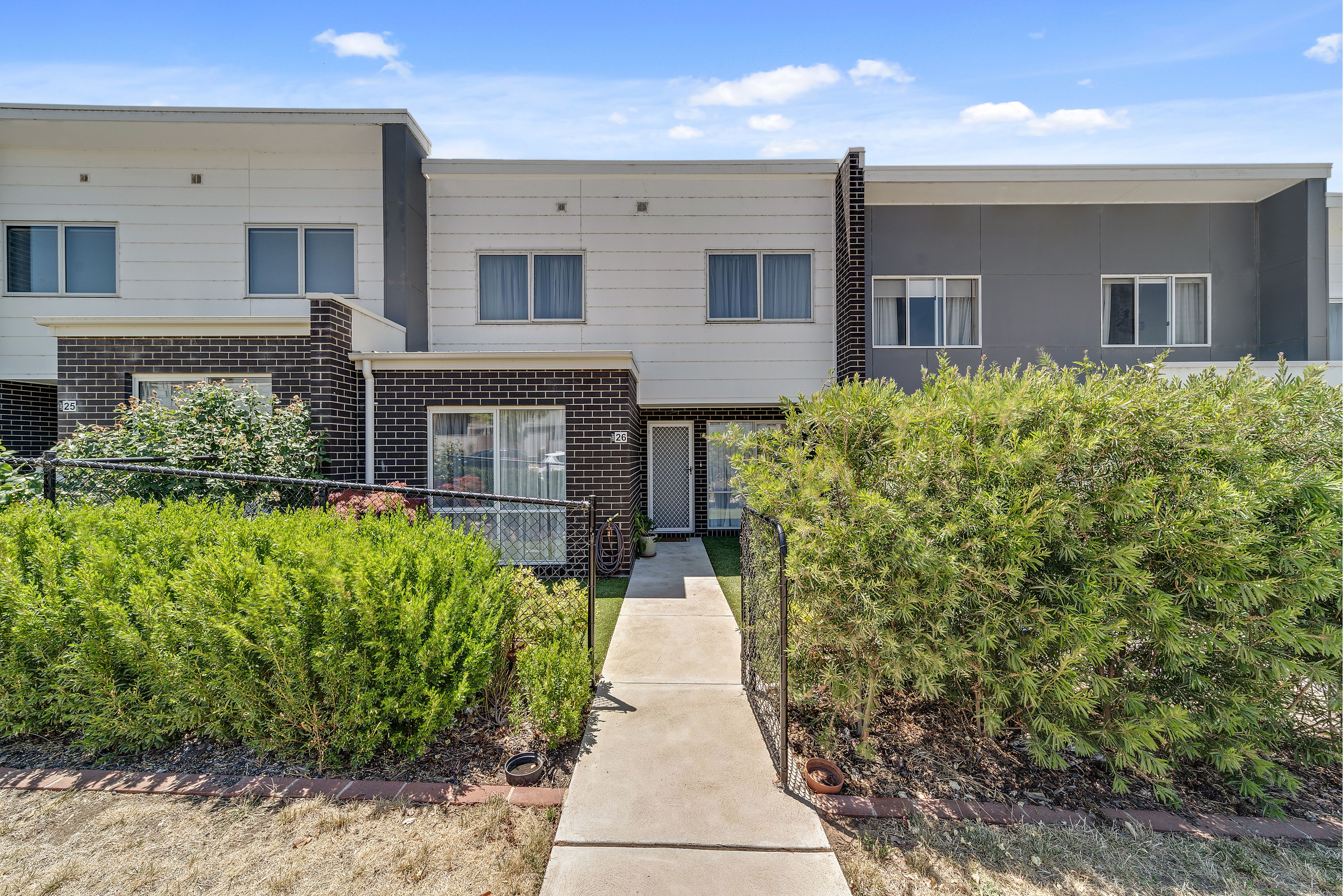 26/11 Castan Street, COOMBS, ACT 2611
