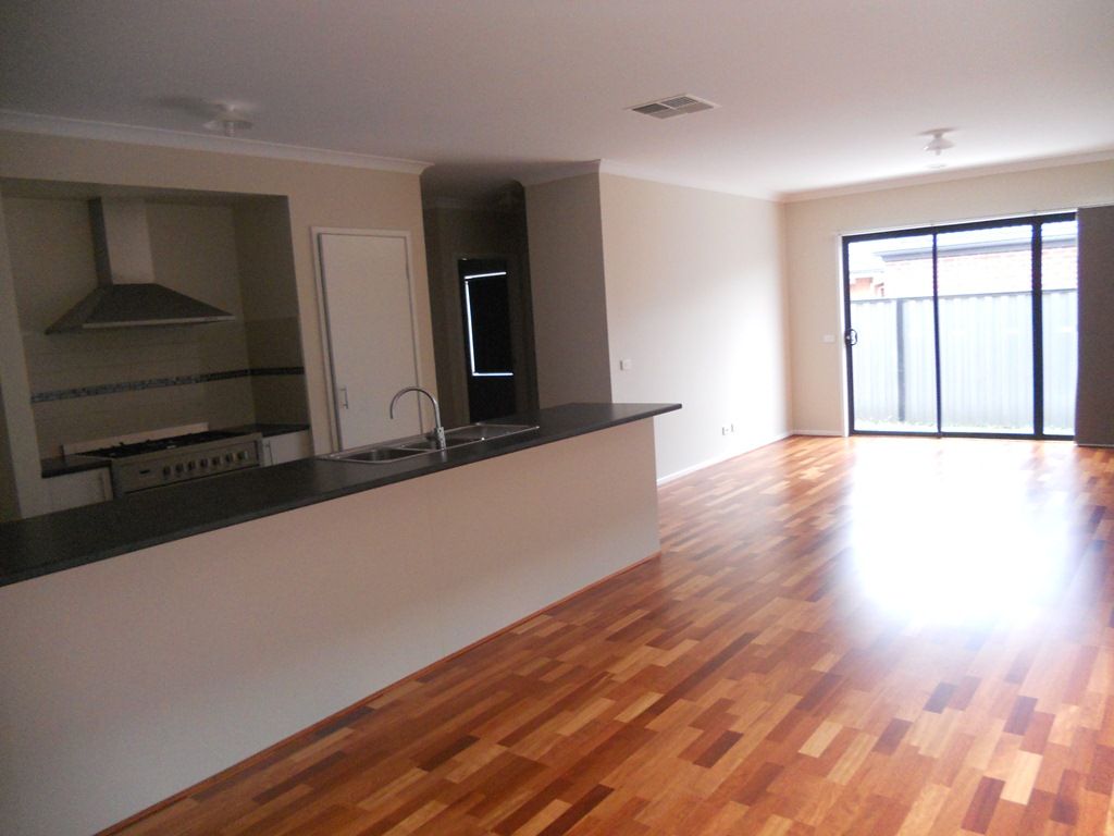 7 Gelderland Drive, Clyde North, VIC 3978