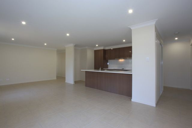 28 Lorikeet Parade, Dakabin, QLD 4503