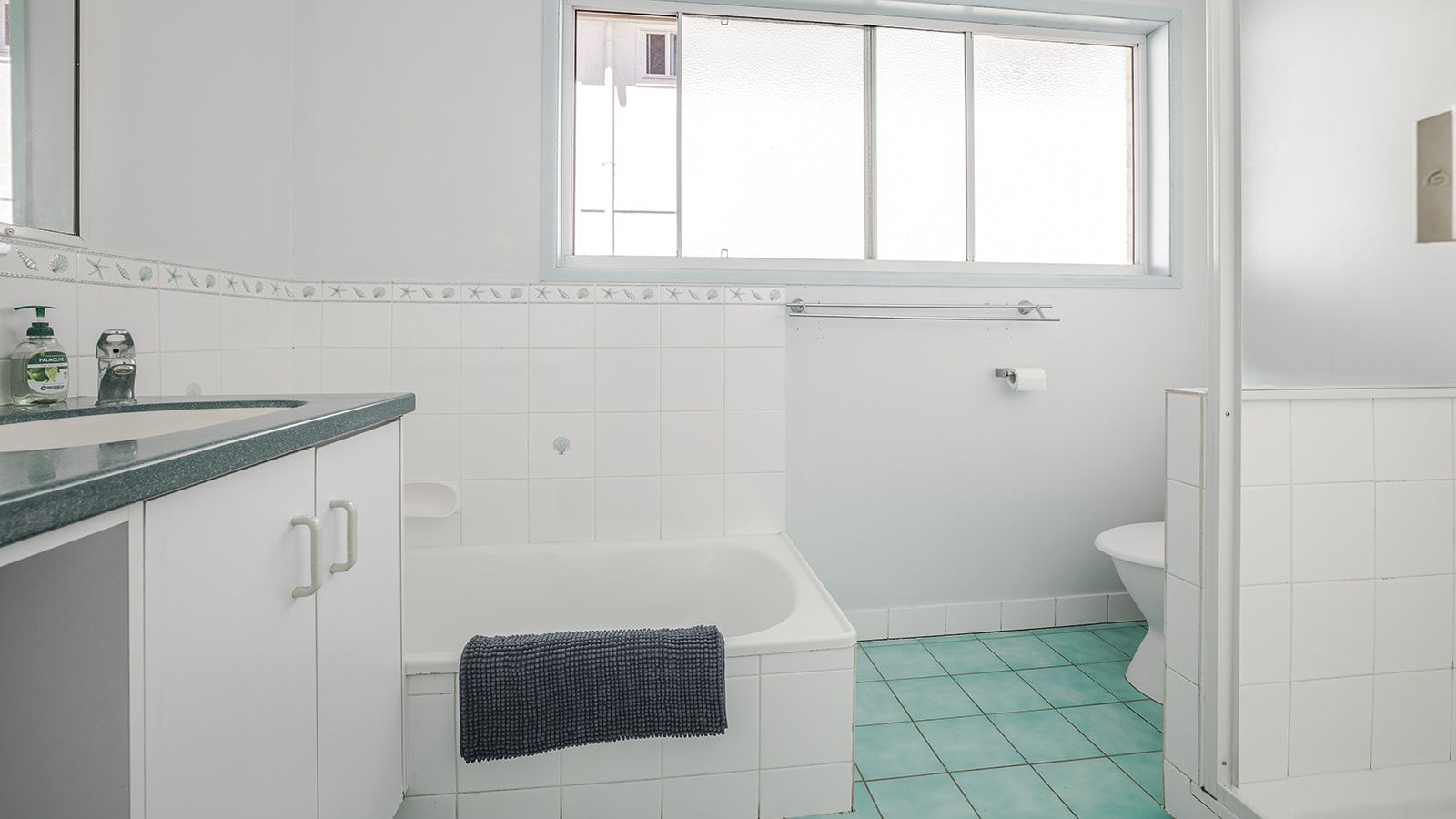 19 Captain Cook Drive — photo 12 of 28