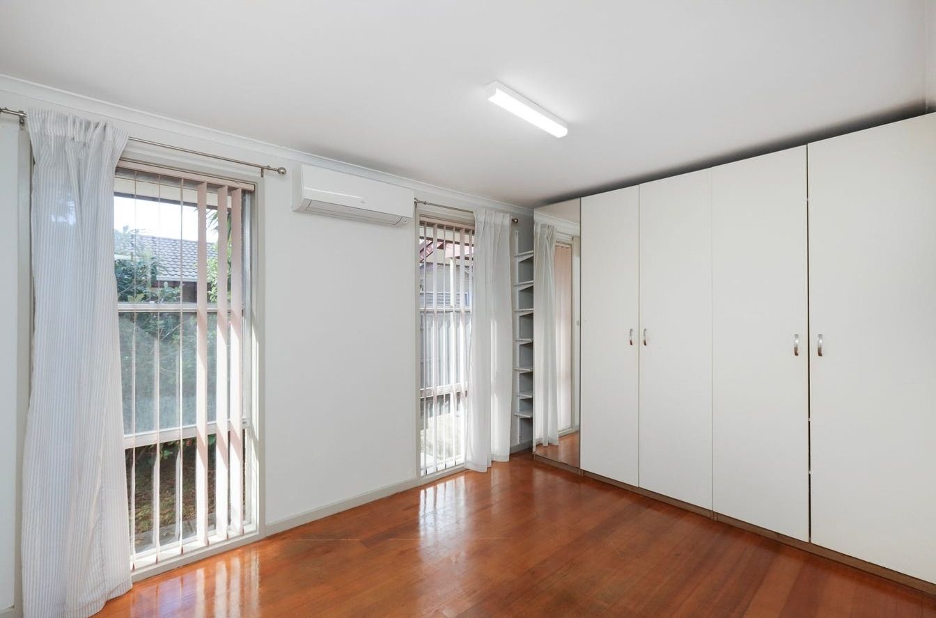 27 Morrison Crescent — photo 4 of 11